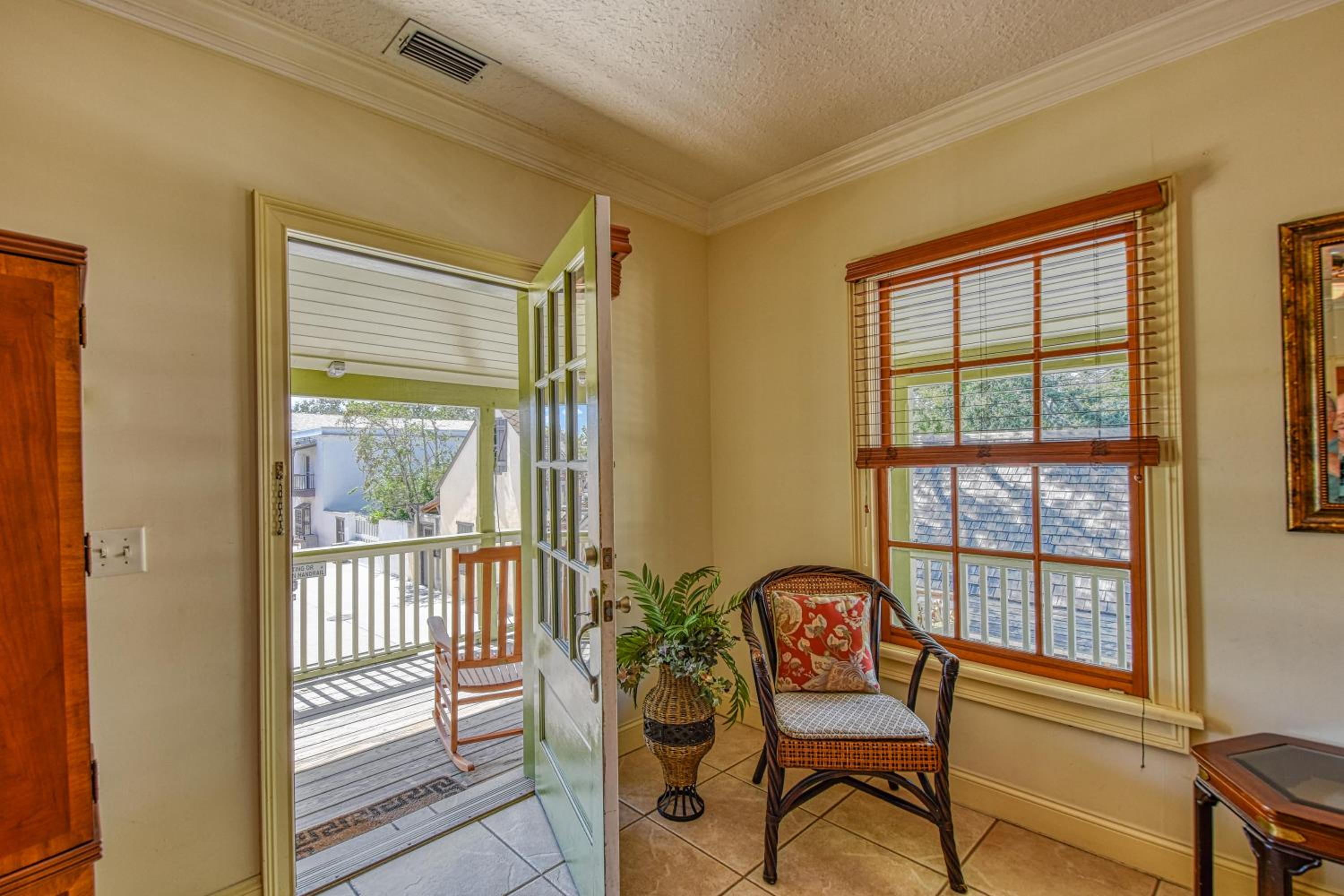Suite with Balcony - Photo 3