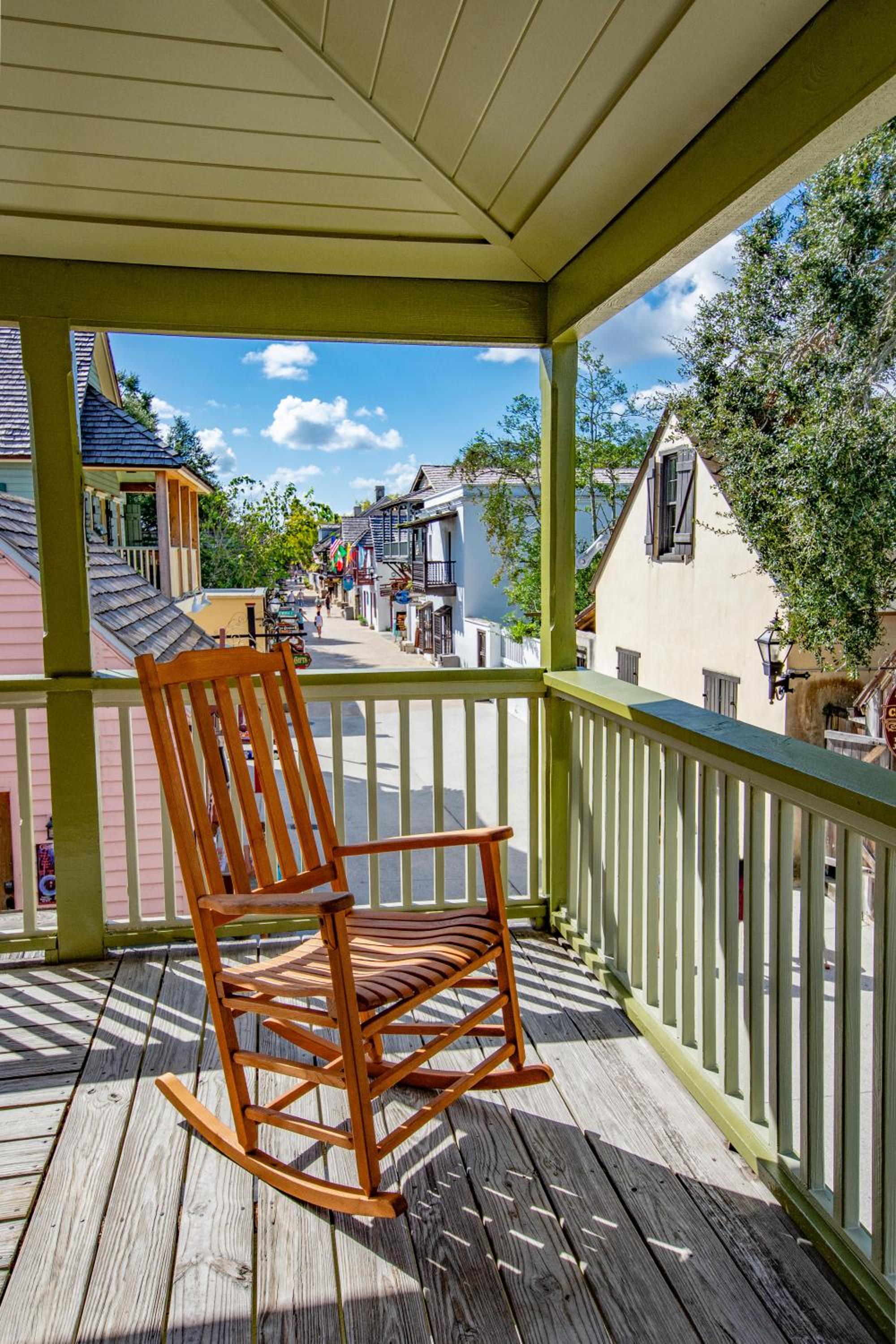Suite with Balcony - Photo 10