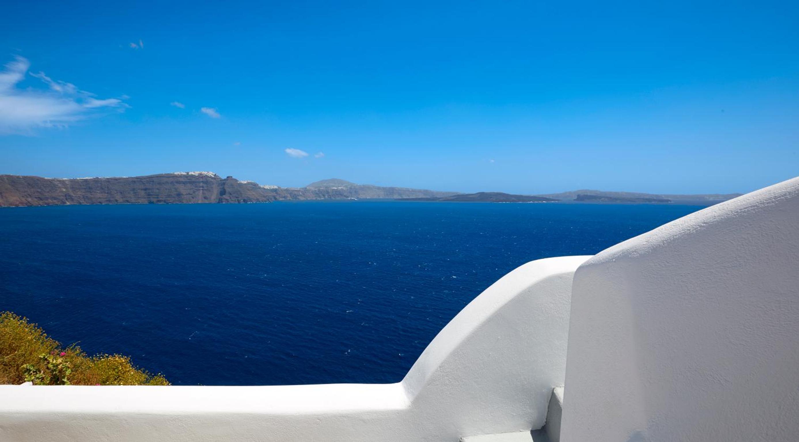 Amaya Sentiment Villa with Caldera View & Outdoor Hot Tub photo 2
