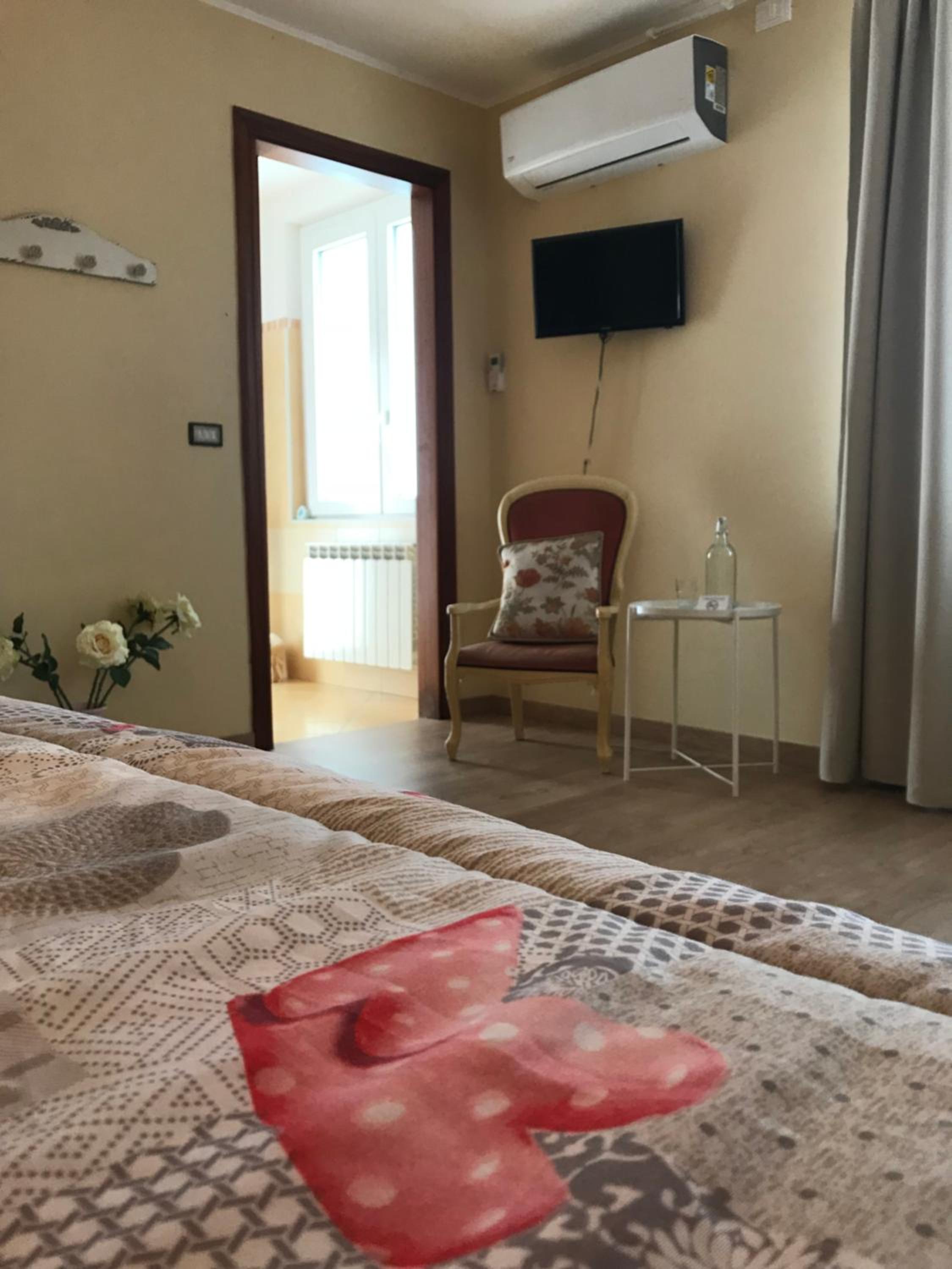 Double Room with Spa Bath - Photo 4