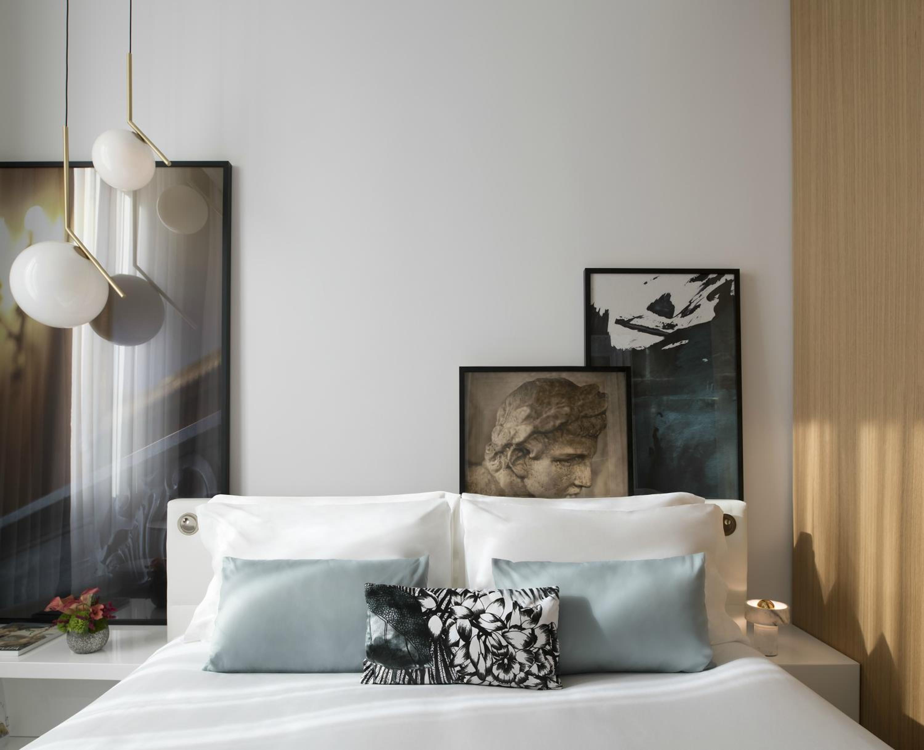 Luxury Twin Room thumbnail 6