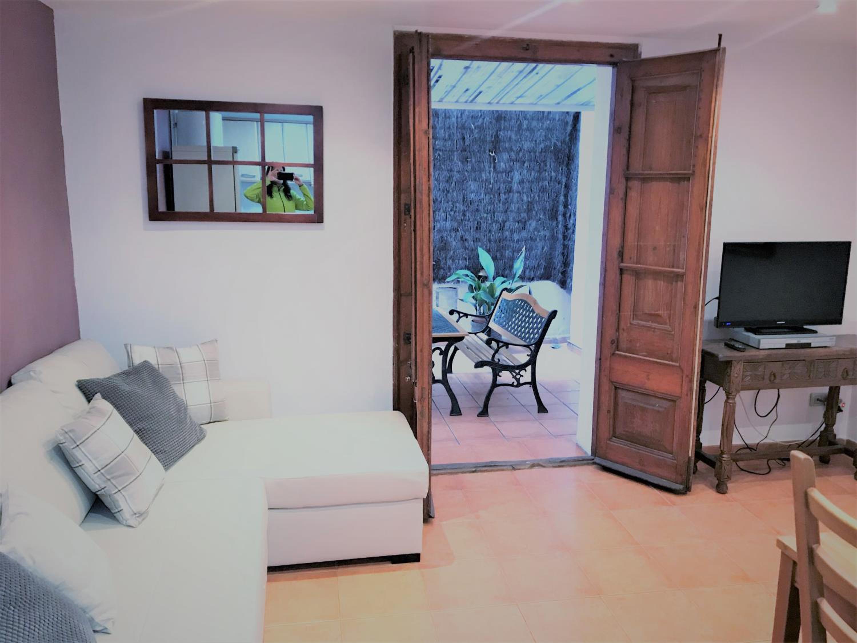 One-Bedroom Apartment  Tallers  photo 2