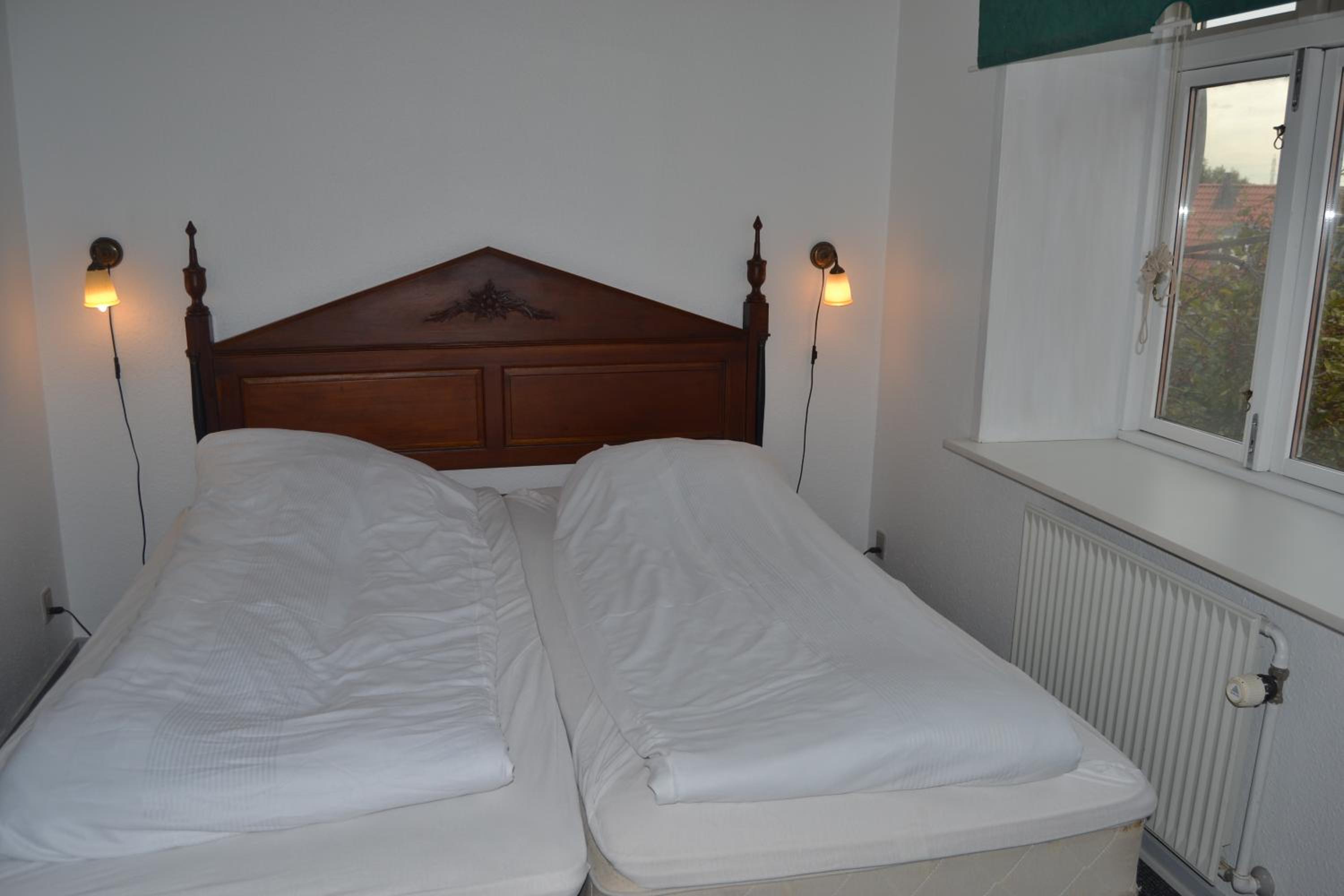 One-Bedroom Apartment - Photo 2