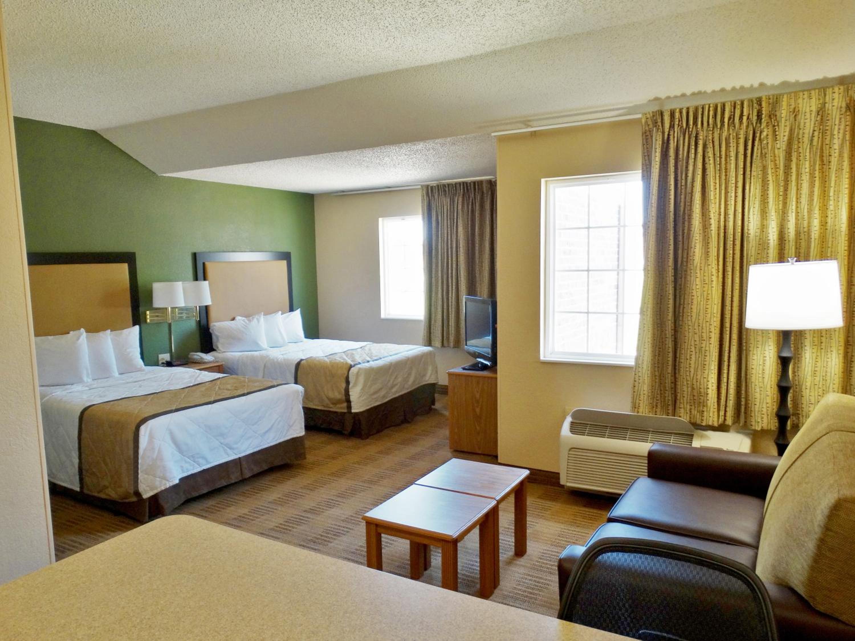 Deluxe Studio with Two Double Beds - Non-Smoking - Photo 7