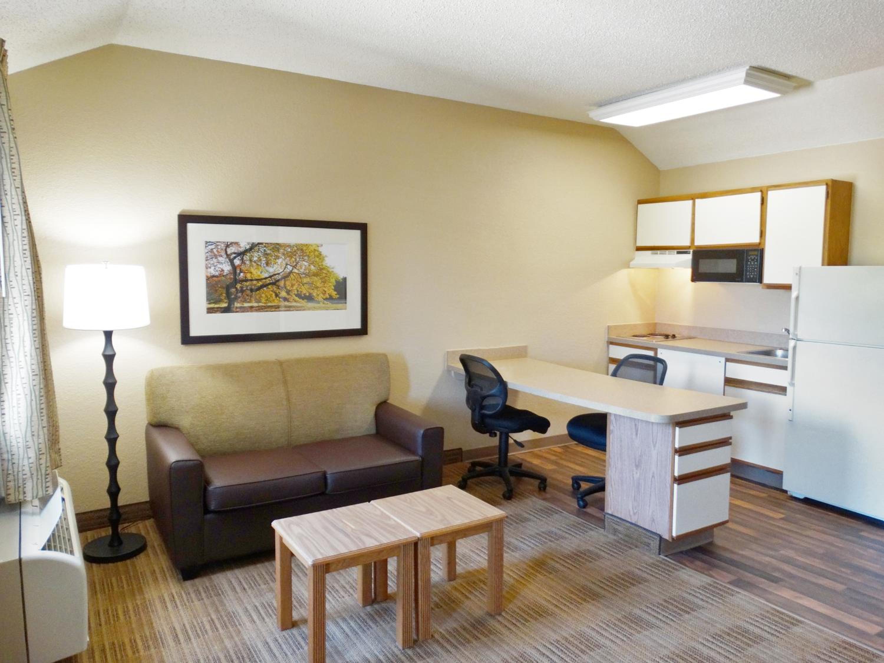 Deluxe Studio with Two Double Beds - Non-Smoking - Photo 9