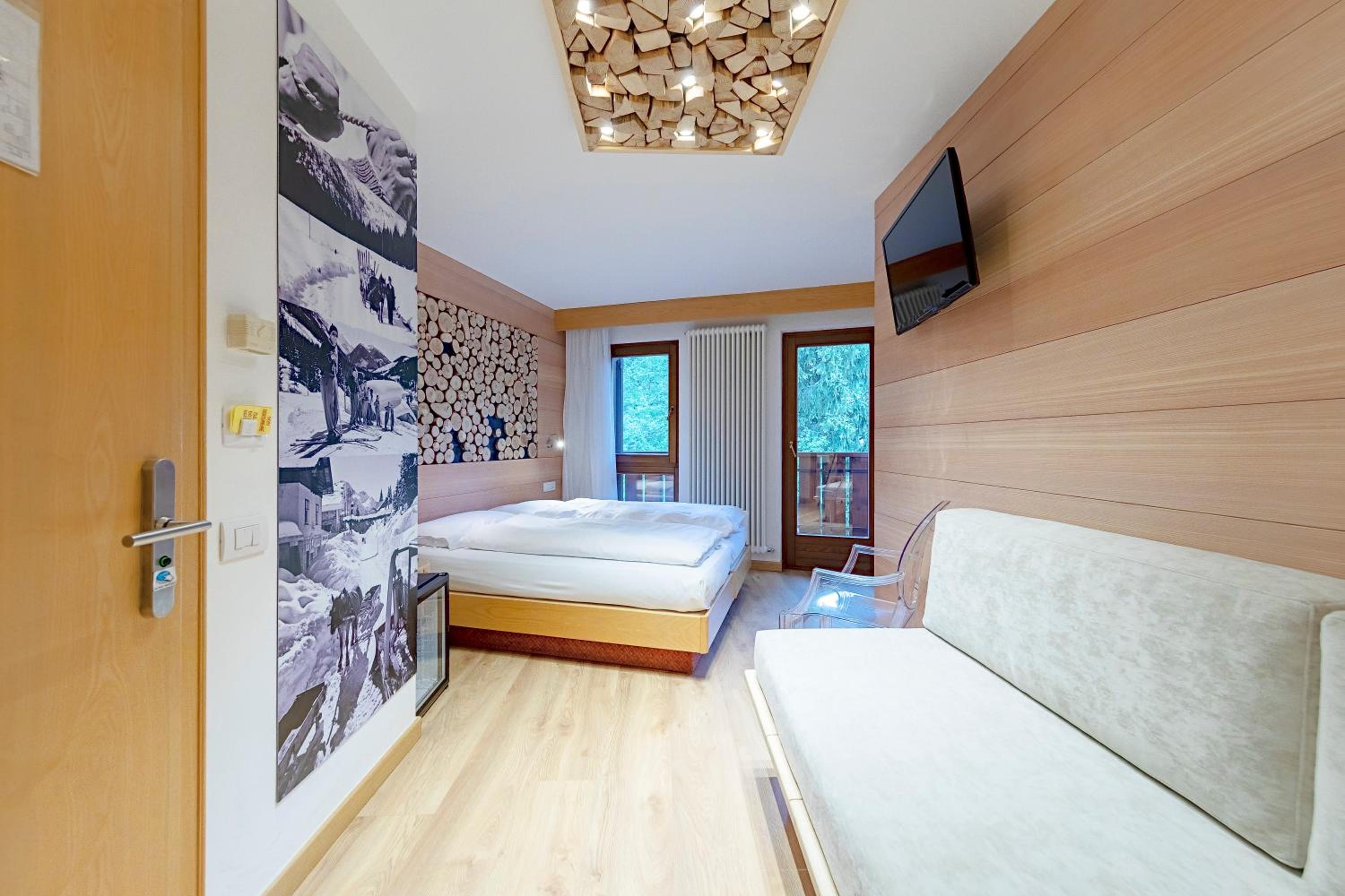 Double Room with Extra Bed photo 2