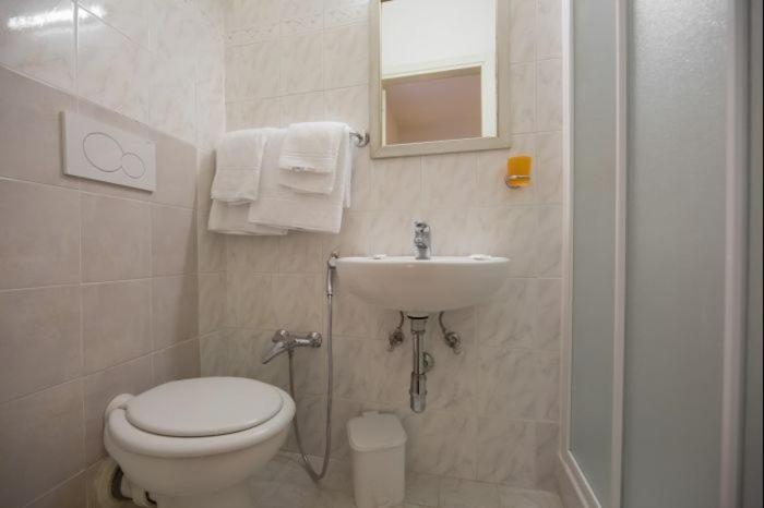 Single Room photo 3