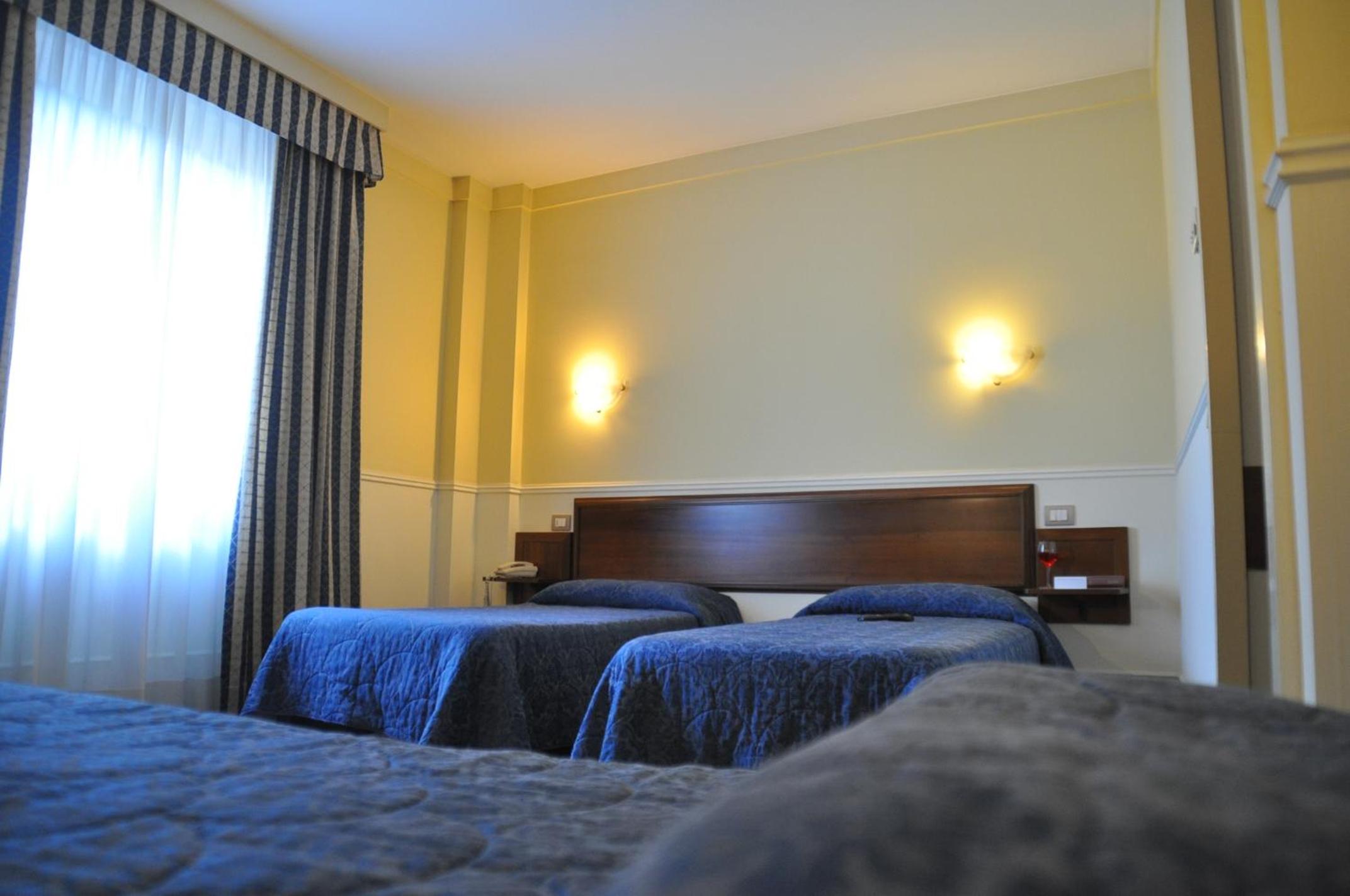 Double or Twin Room photo 3