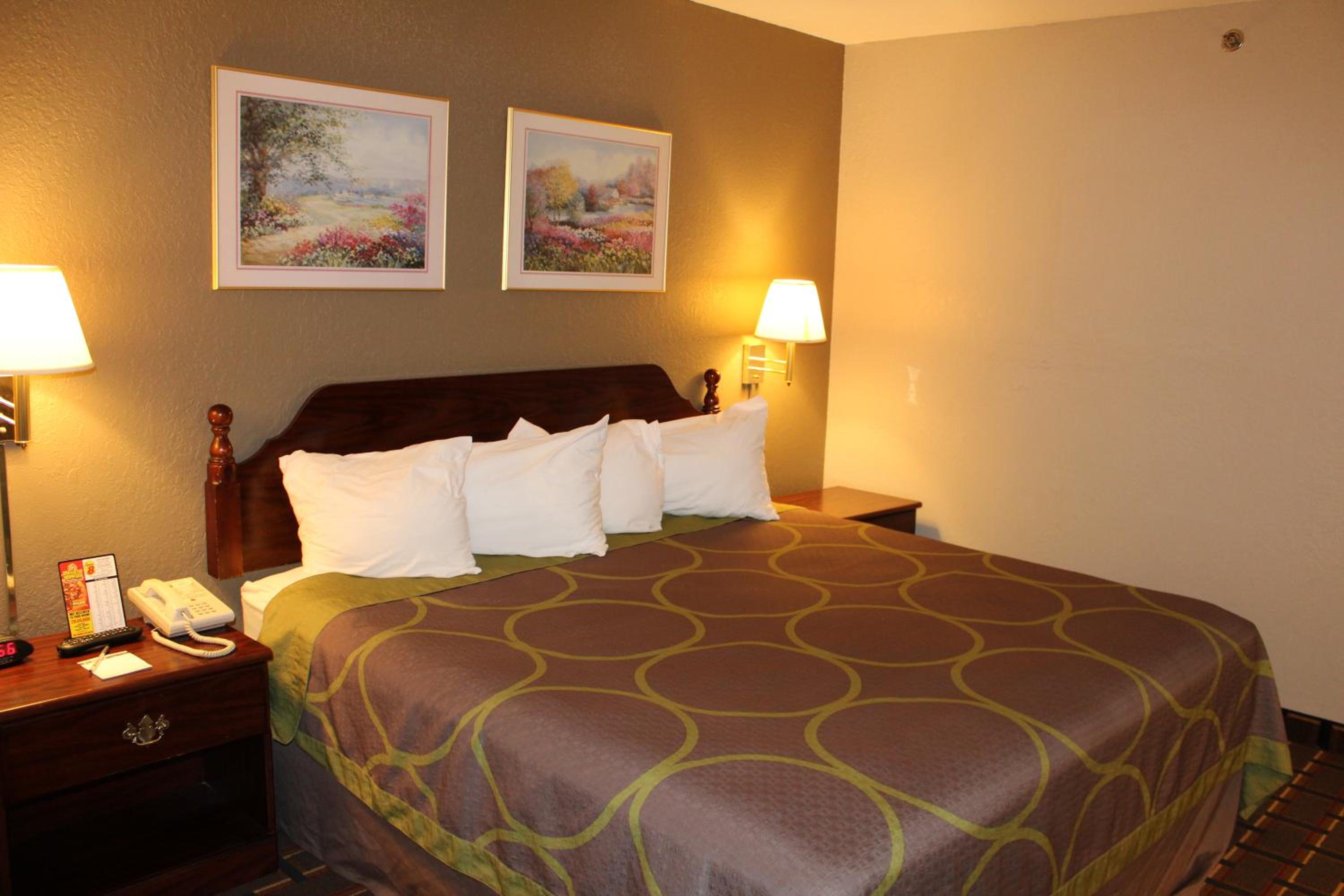 King Room - Non-Smoking - Photo 5
