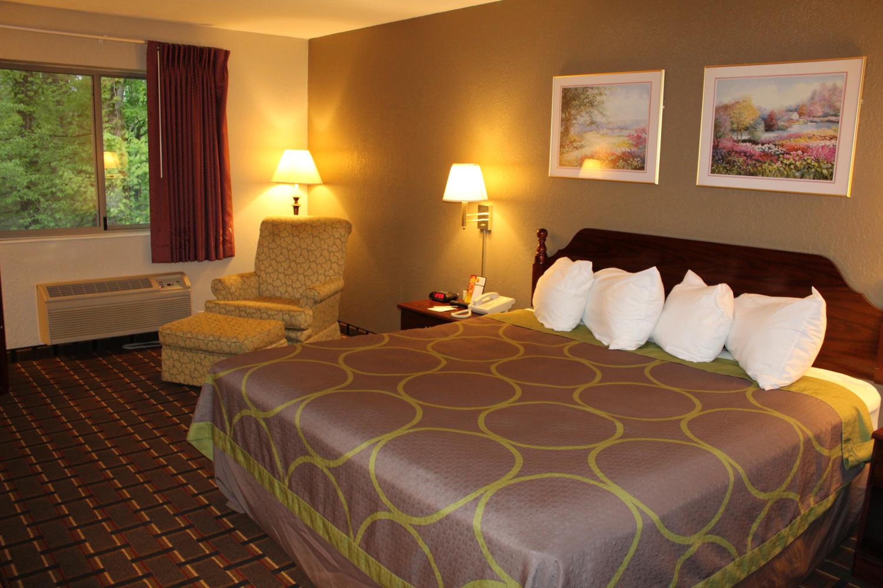 King Room - Non-Smoking - Photo 3