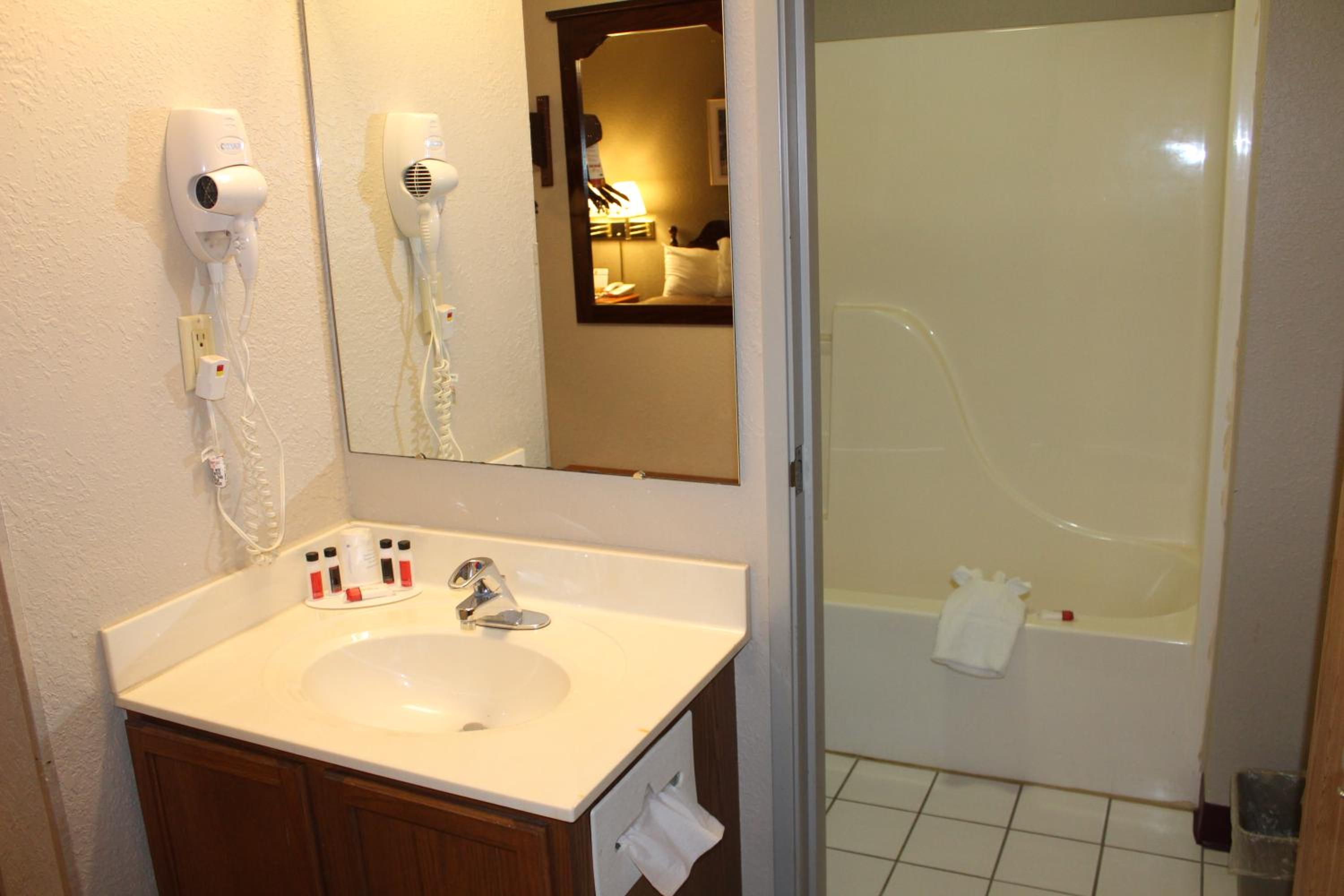 King Room - Non-Smoking - Photo 9