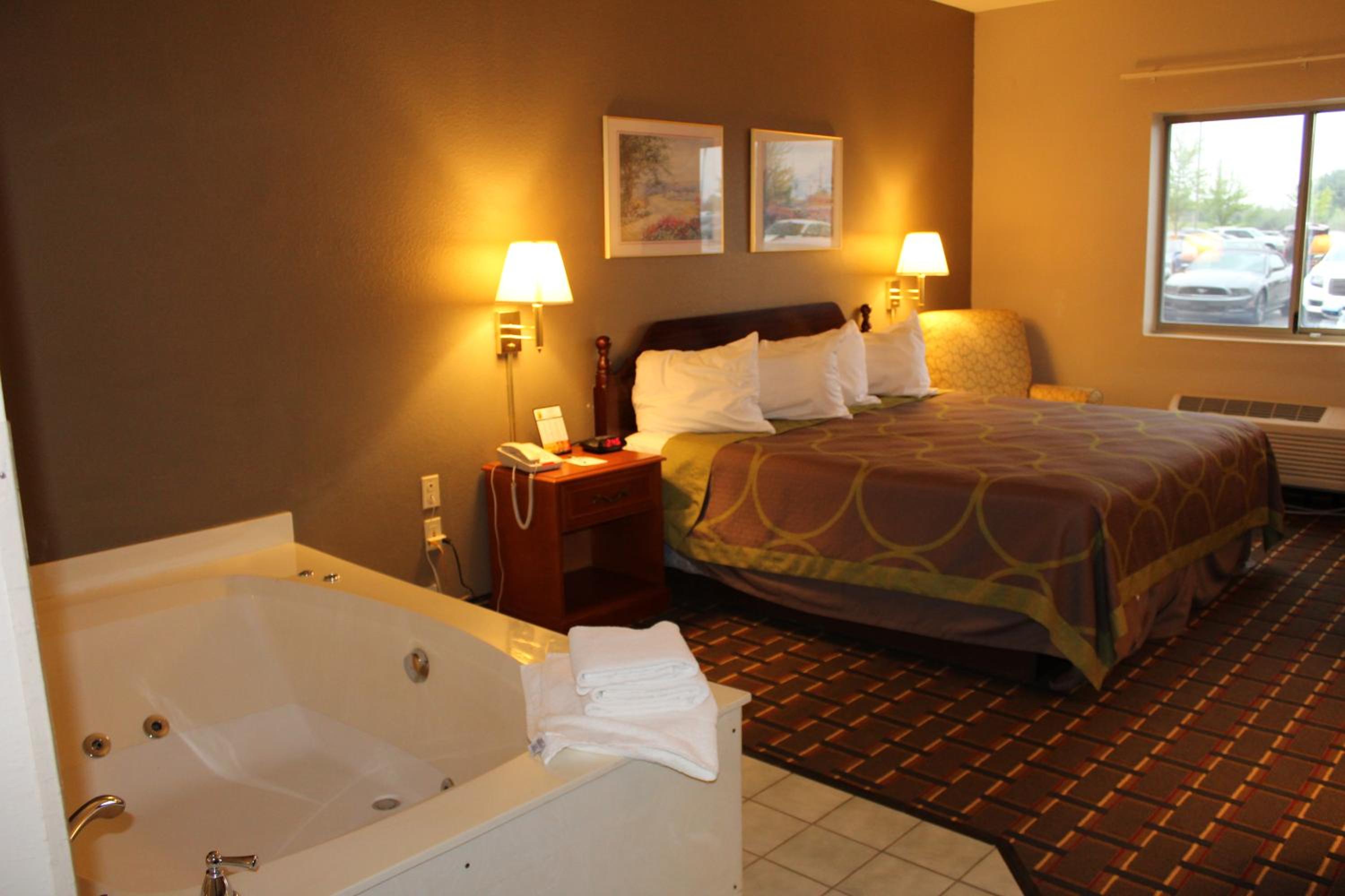 King Studio Suite - Non-Smoking - Photo 2