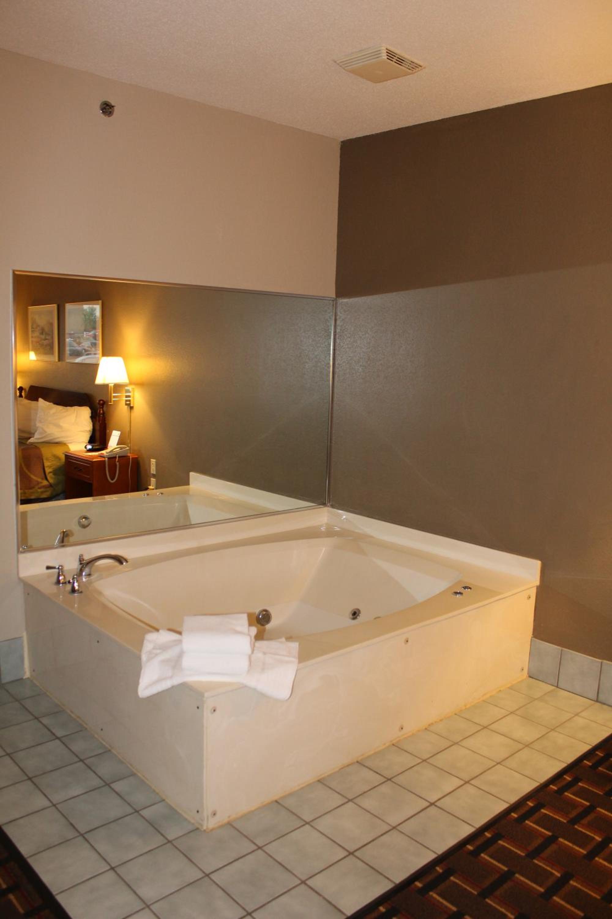 King Studio Suite - Non-Smoking - Photo 3