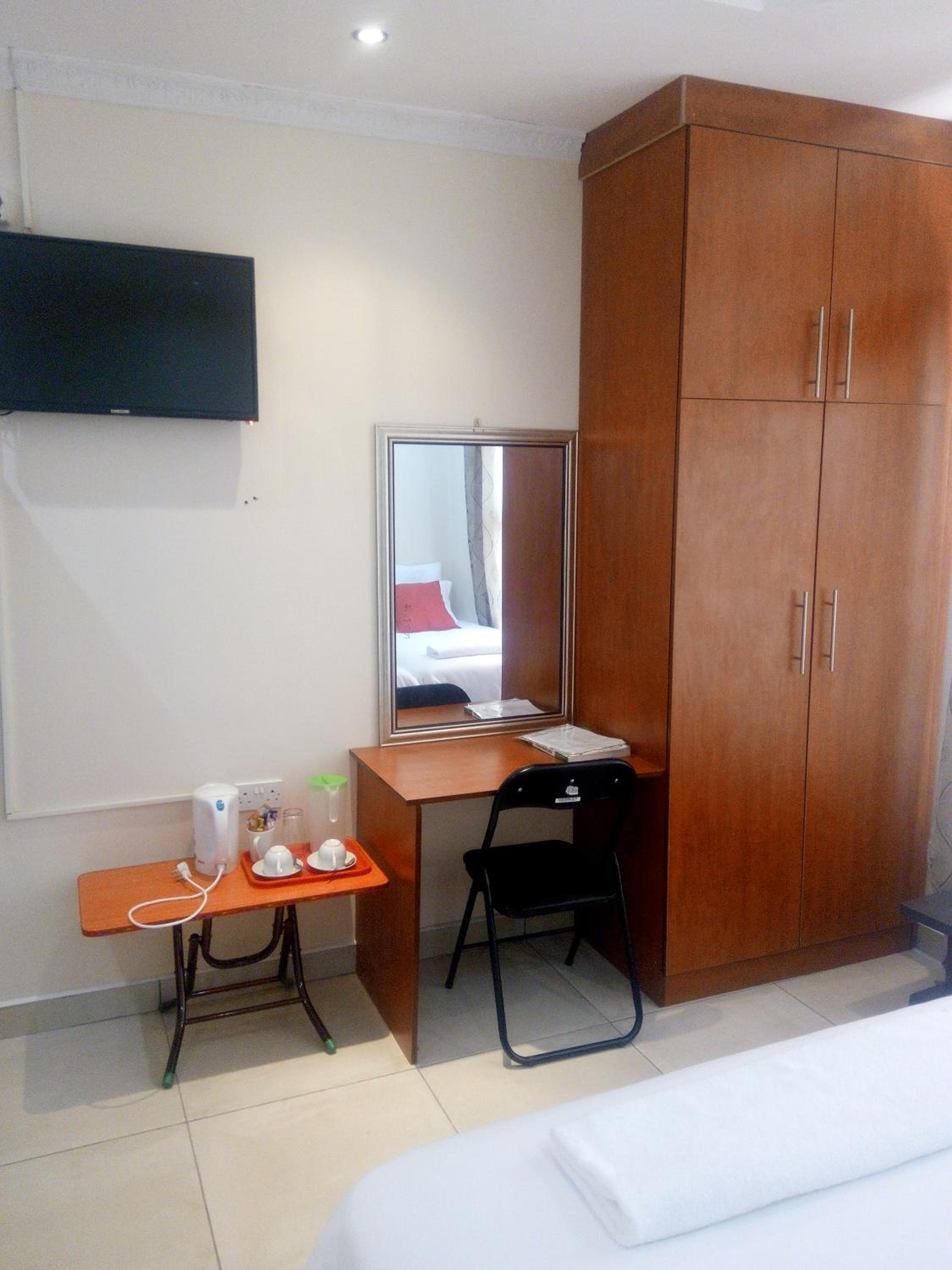 Budget Double Room photo 3