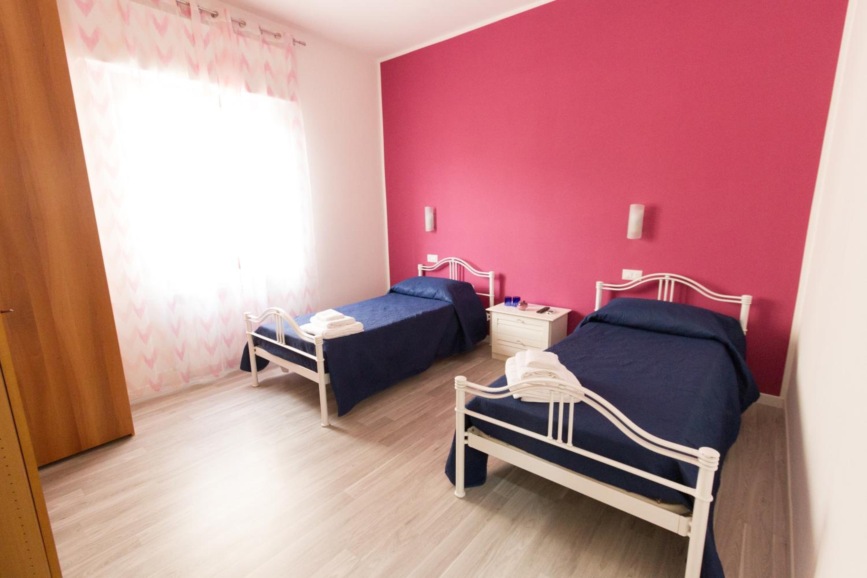 Twin Room with Private External Bathroom photo 3