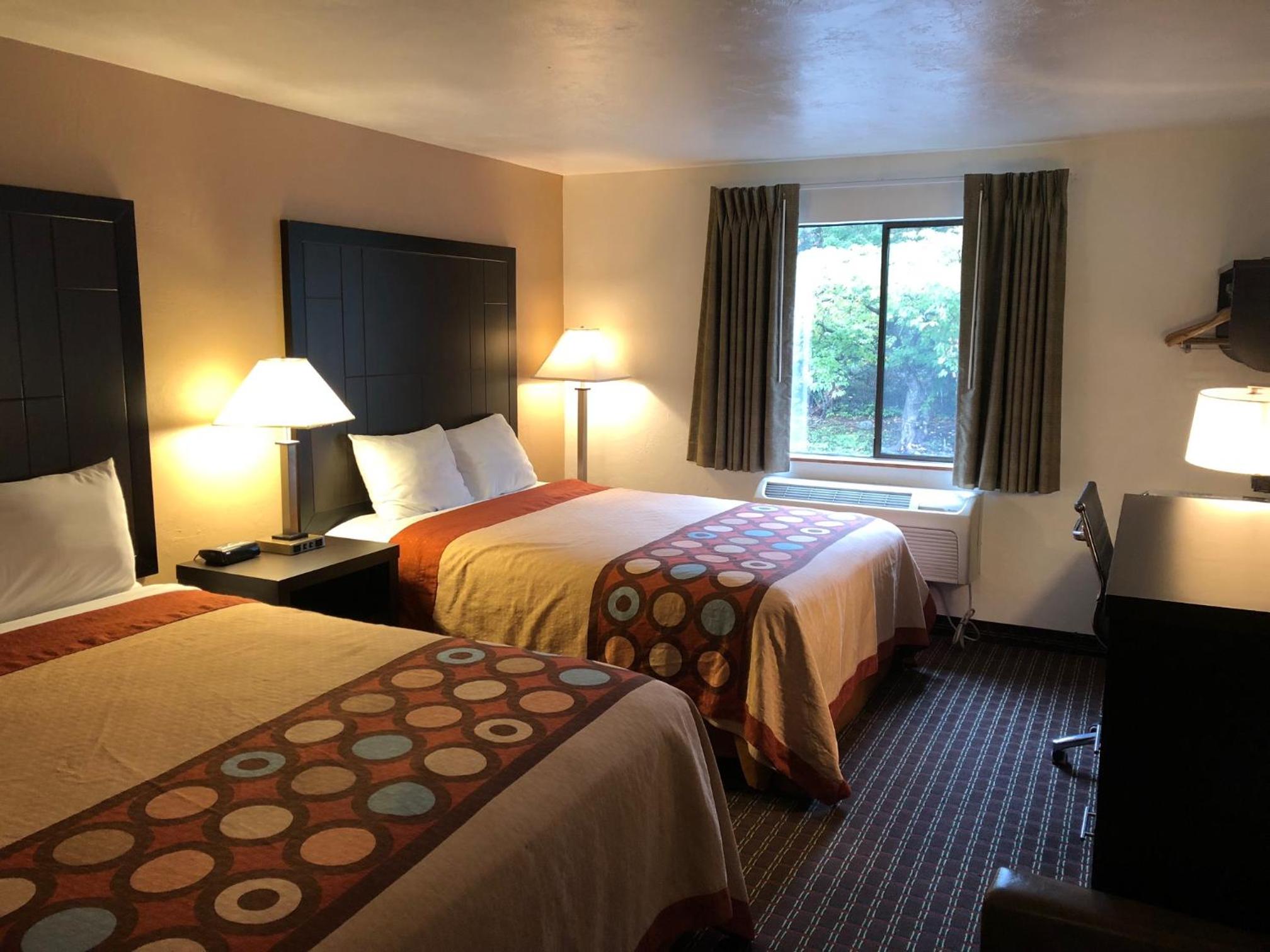 Queen Room with Two Queen Beds - Non-Smoking photo 1