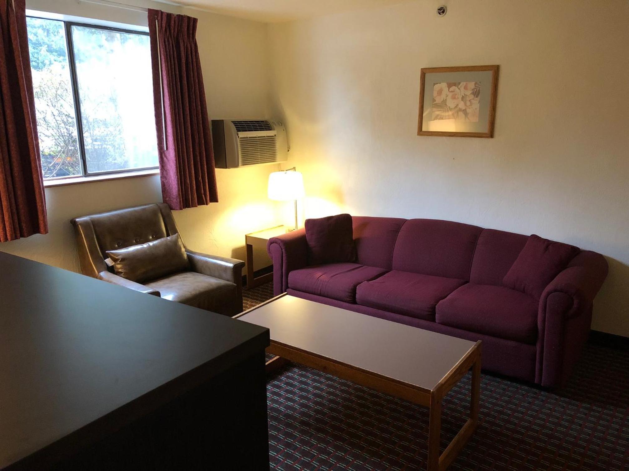 One-Bedroom Queen Suite - Non-Smoking photo 3