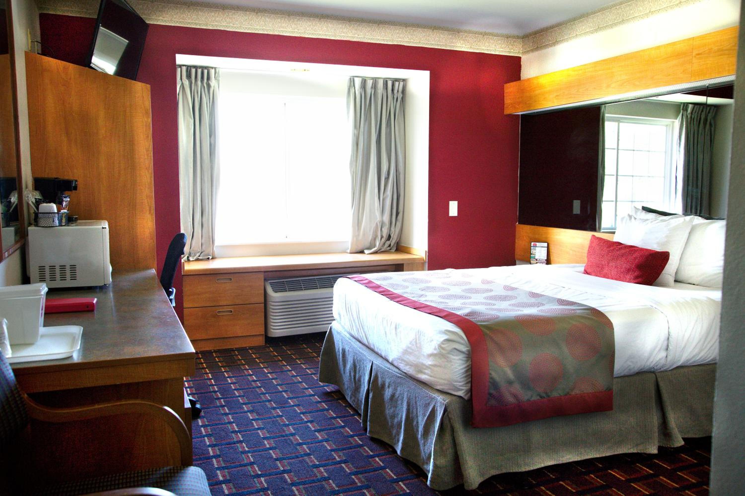 Queen Room - Mobility Access/Non-Smoking - Photo 1