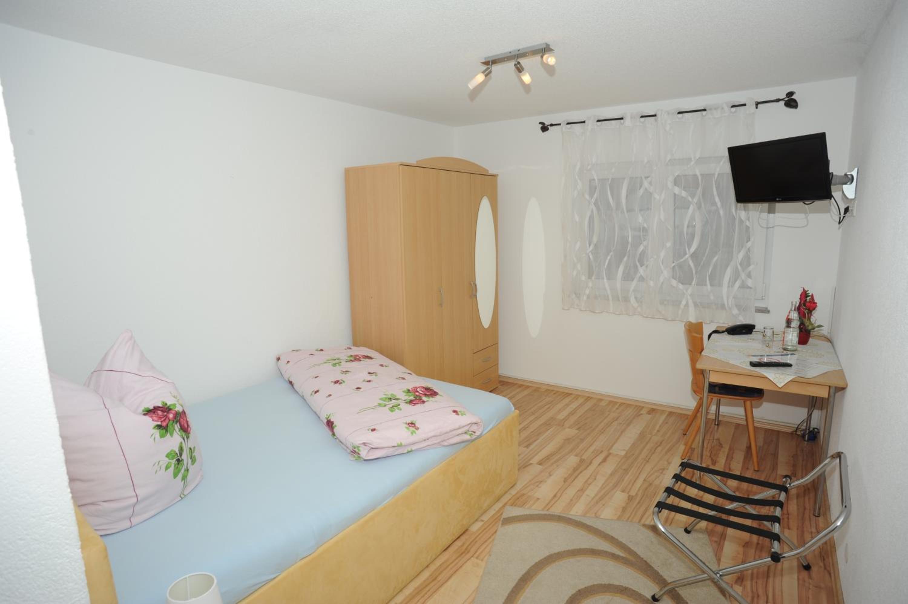 Single Room photo 3