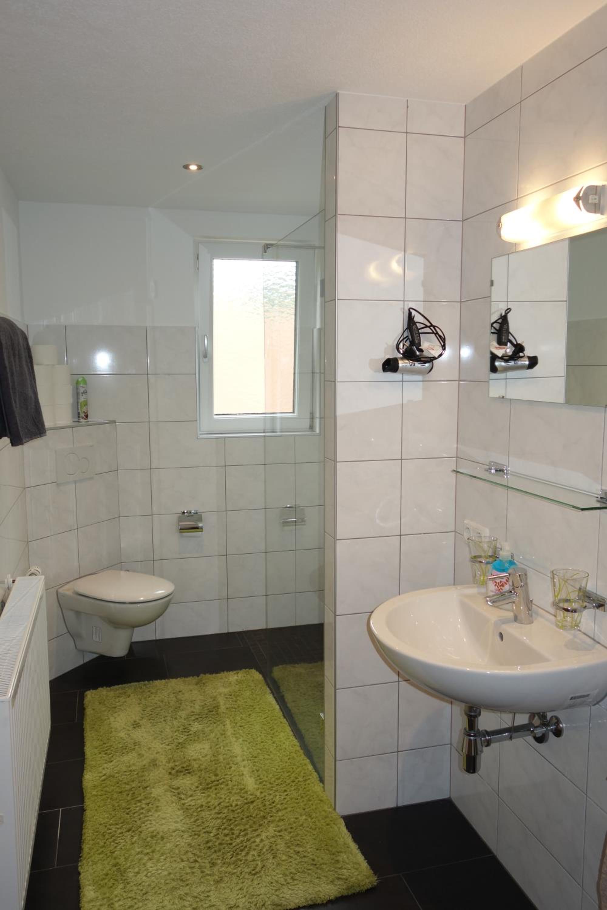 Apartment with Balcony - Photo 3