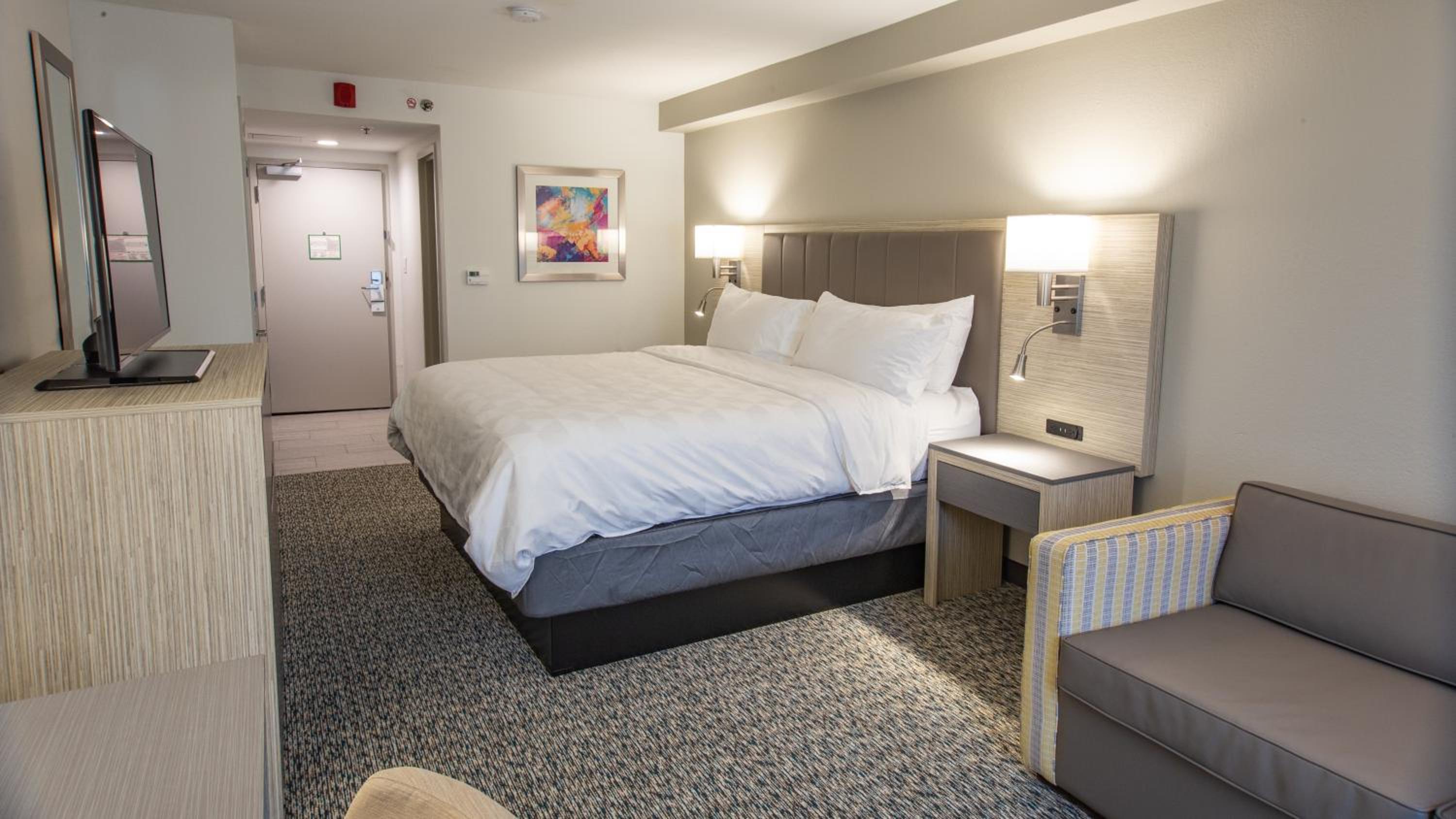 King Room - Hearing Accessible - Non-Smoking