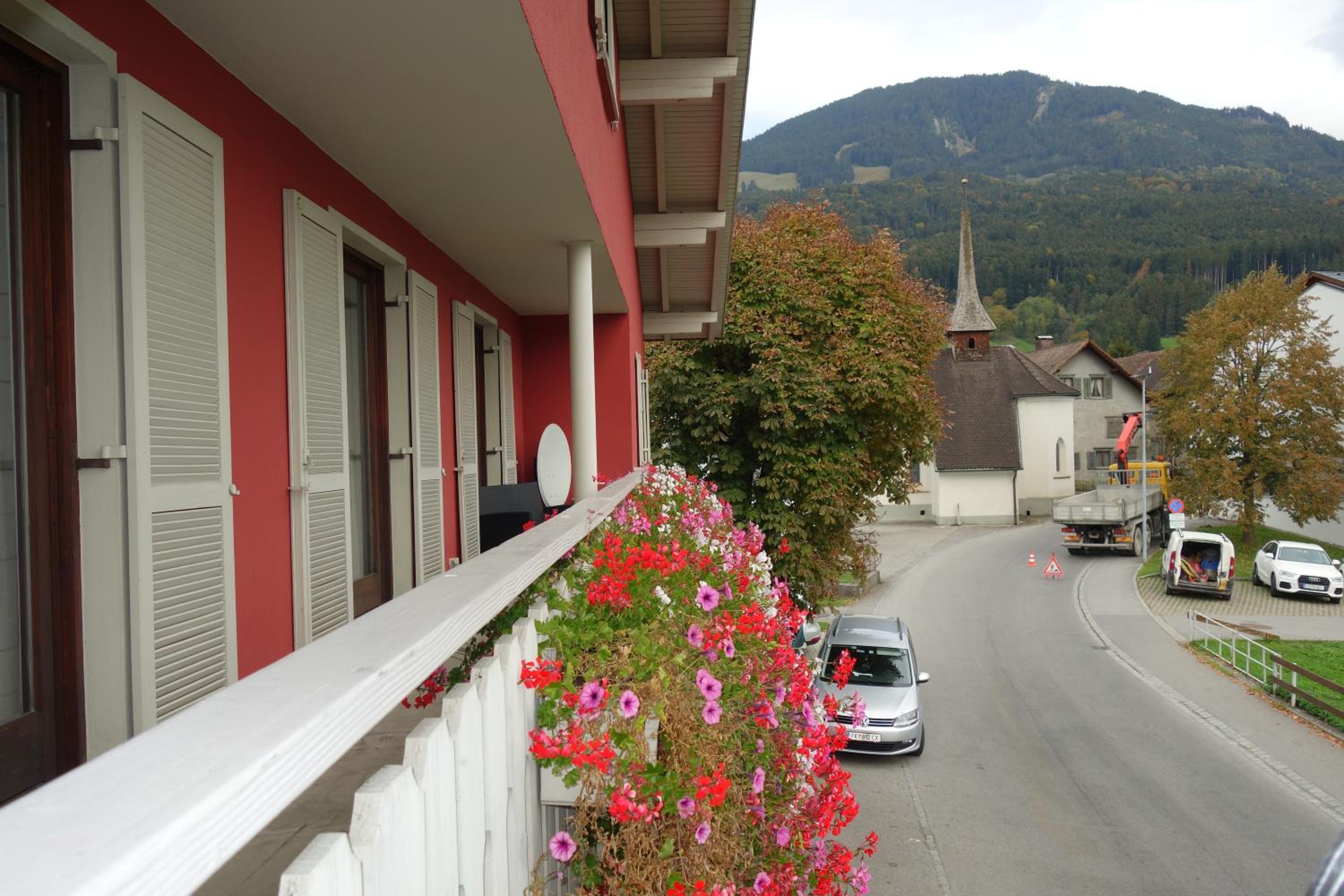Apartment with Balcony - Photo 2