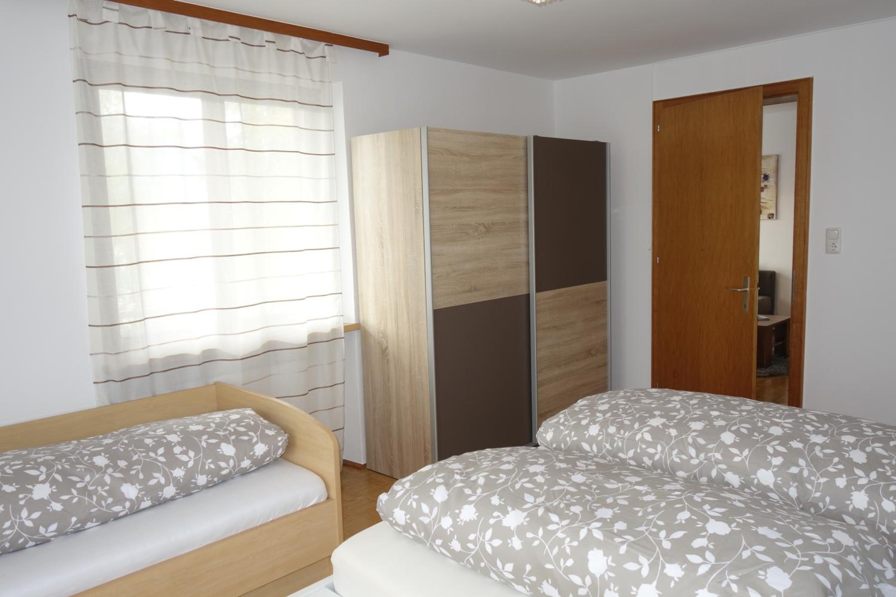 Apartment with Balcony - Photo 9