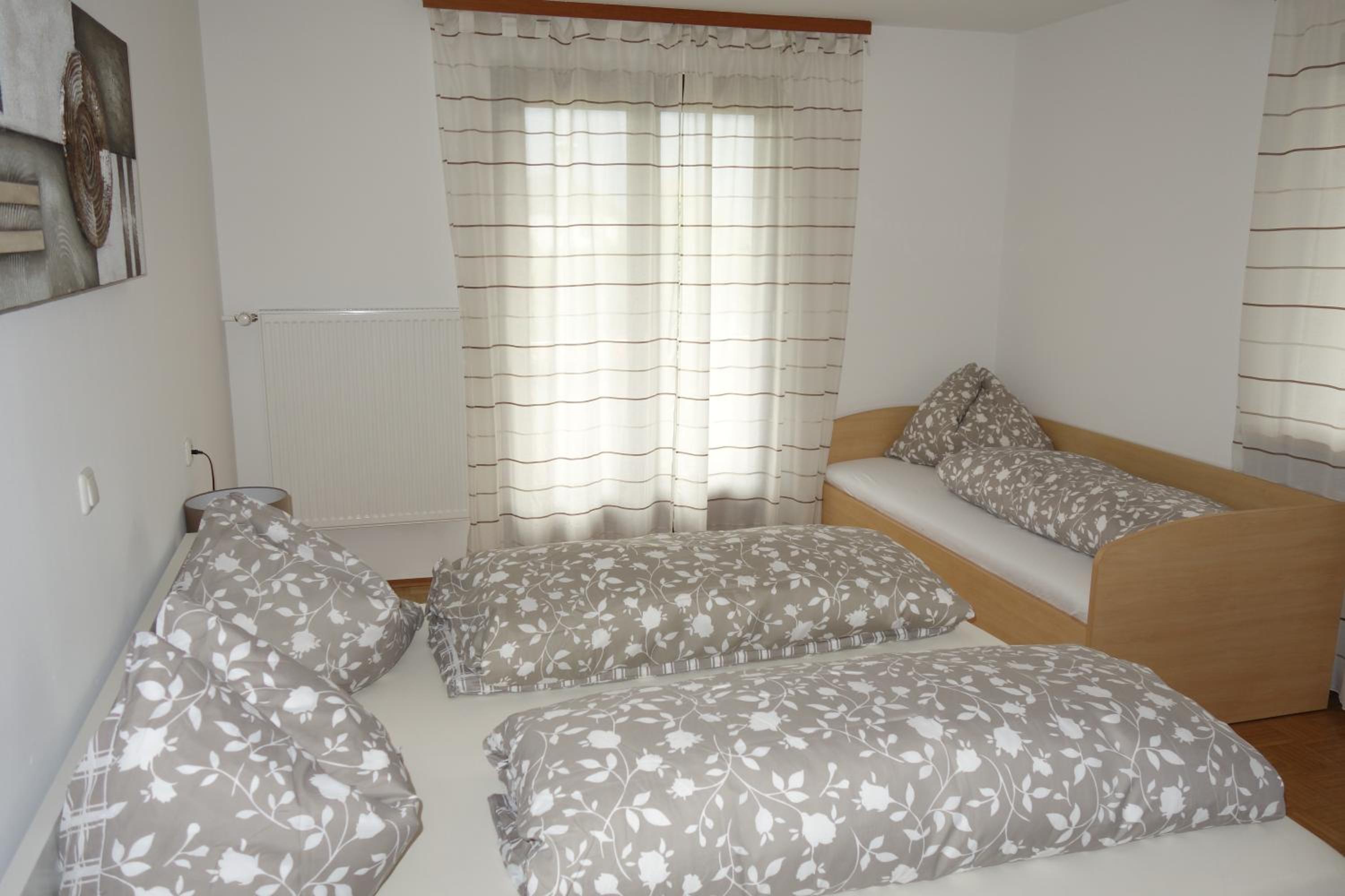 Apartment with Balcony - Photo 10
