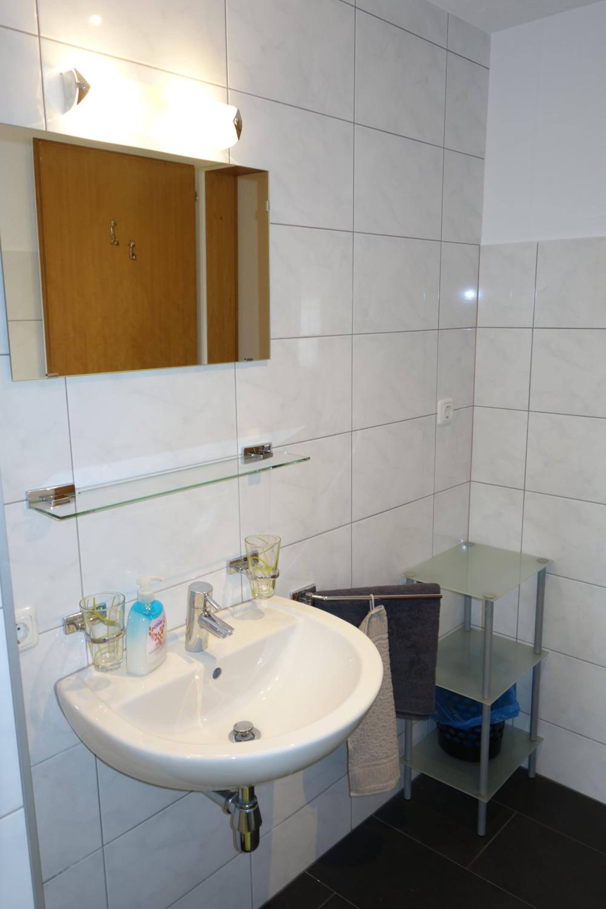 Apartment with Balcony - Photo 4