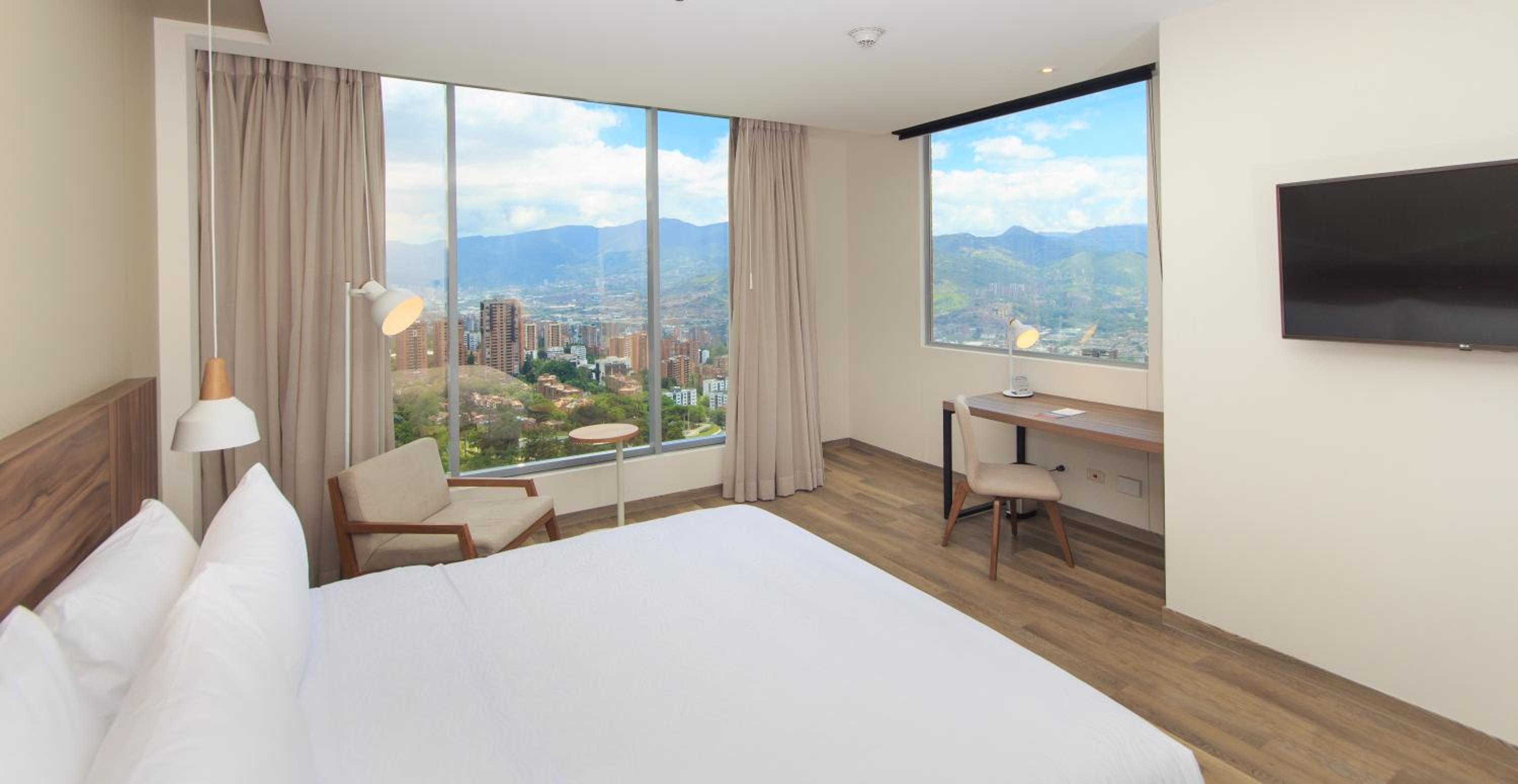 Deluxe King Room photo 1