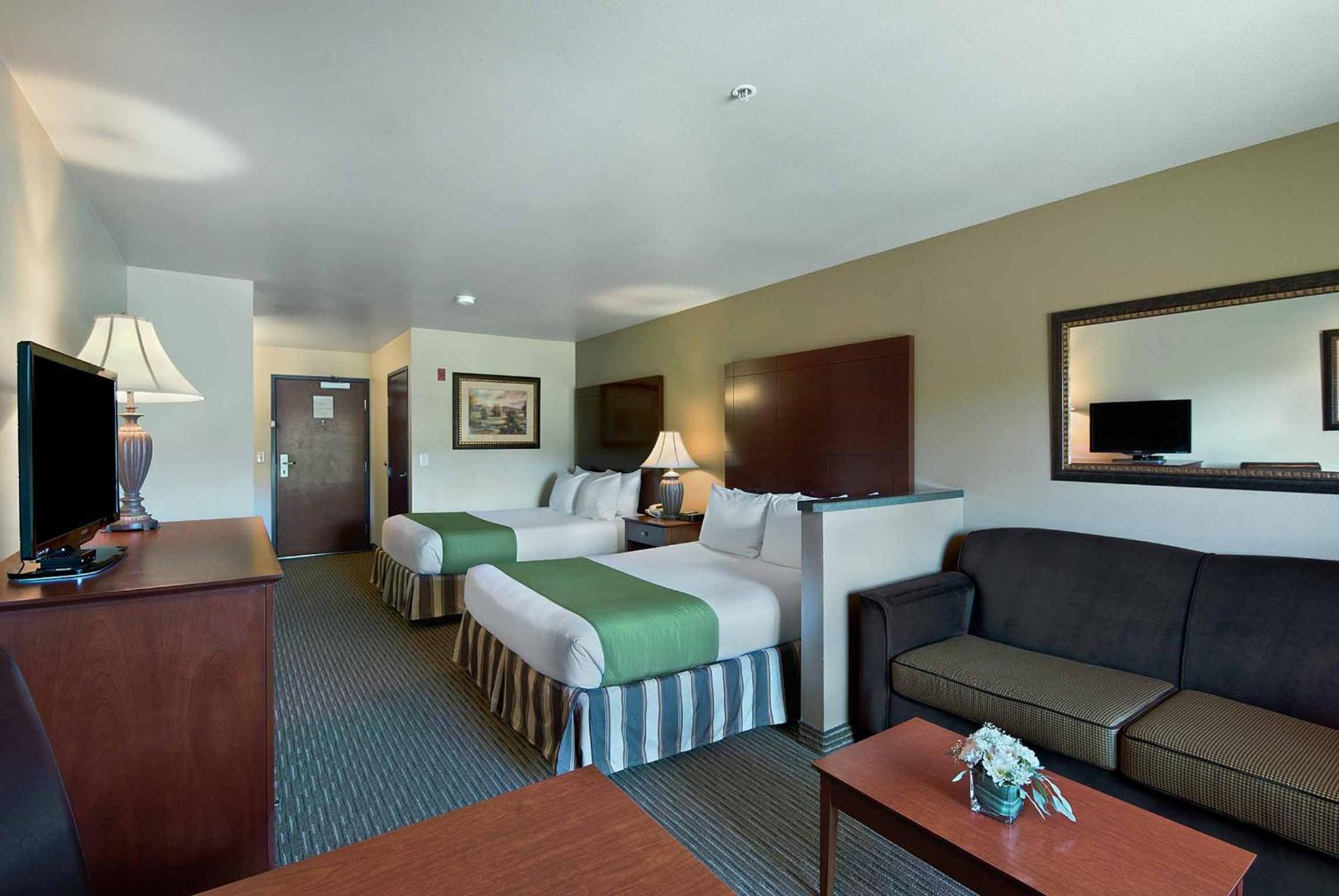 2 Queen Suite - Photo 1