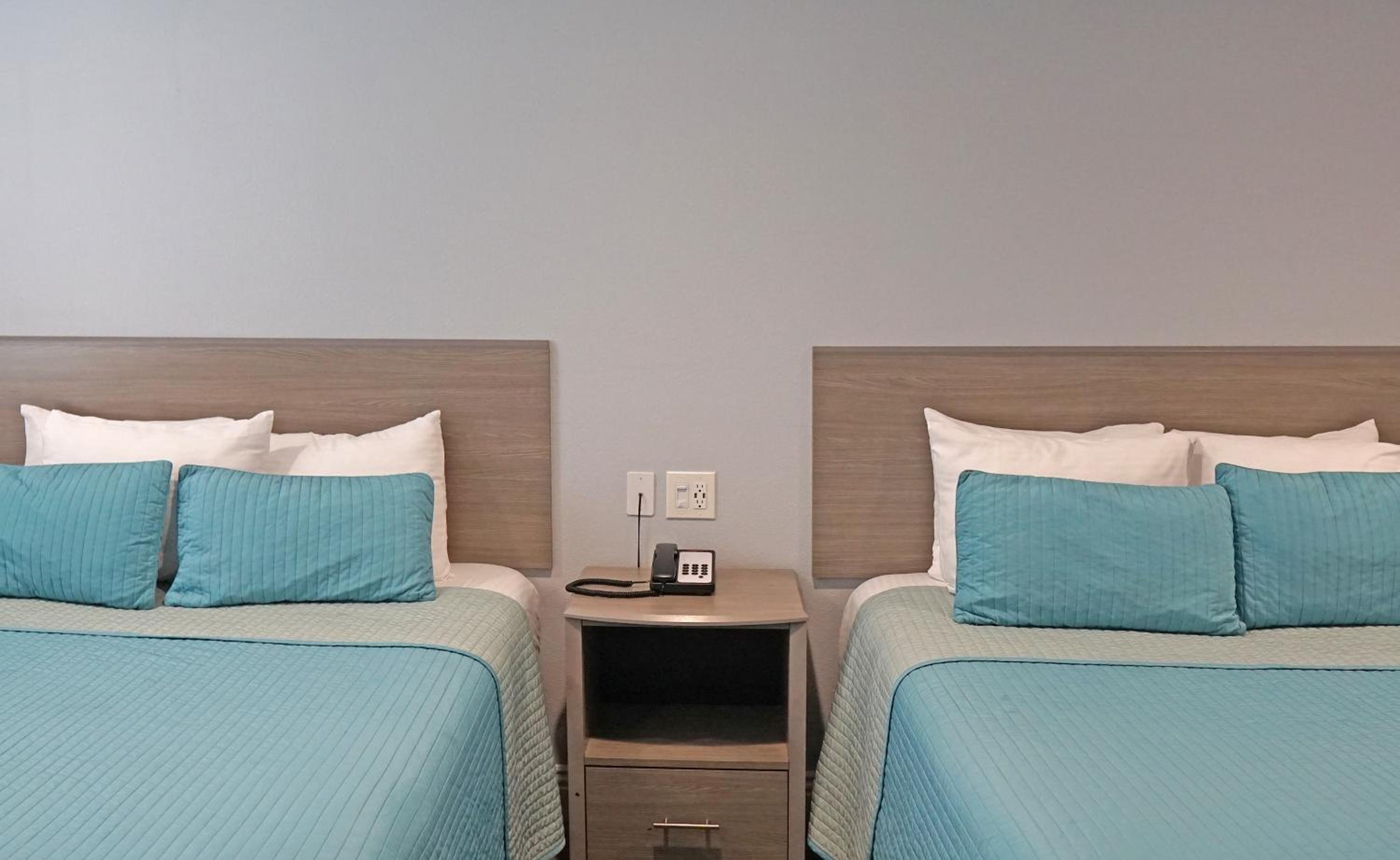 Standard Queen Room - Photo 11