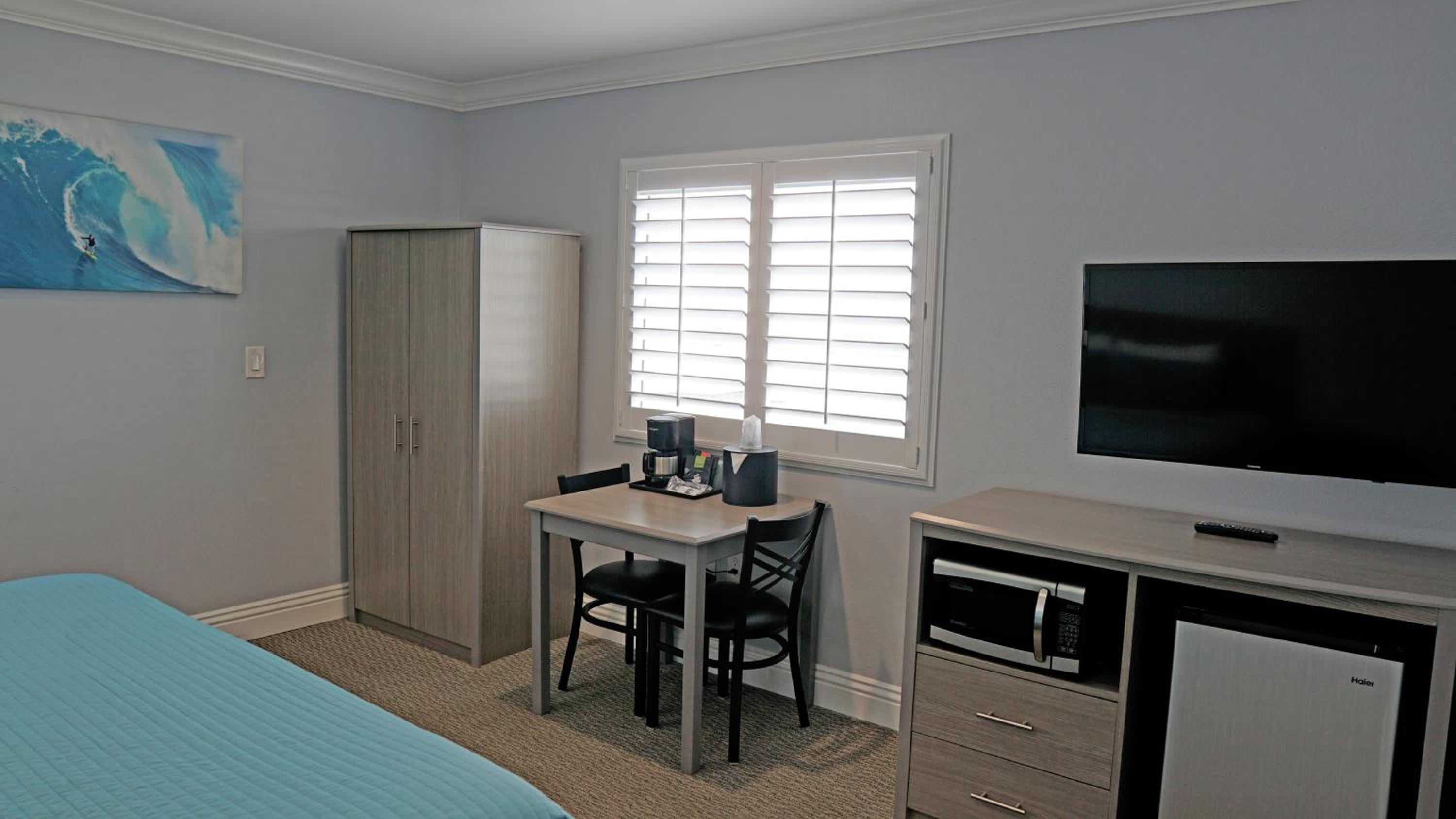 Standard King Room - Photo 5