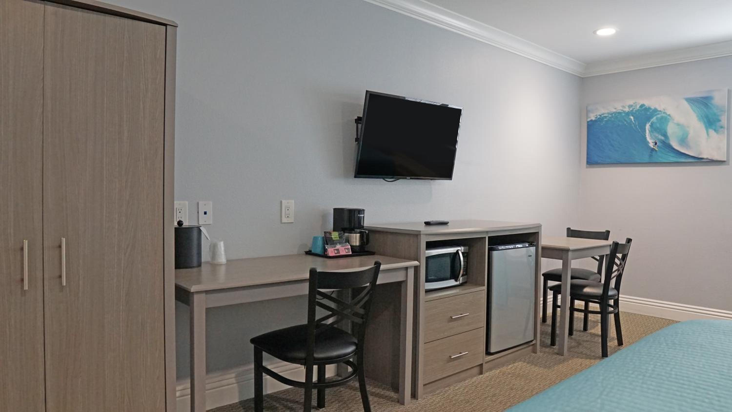 Standard Queen Room - Photo 8