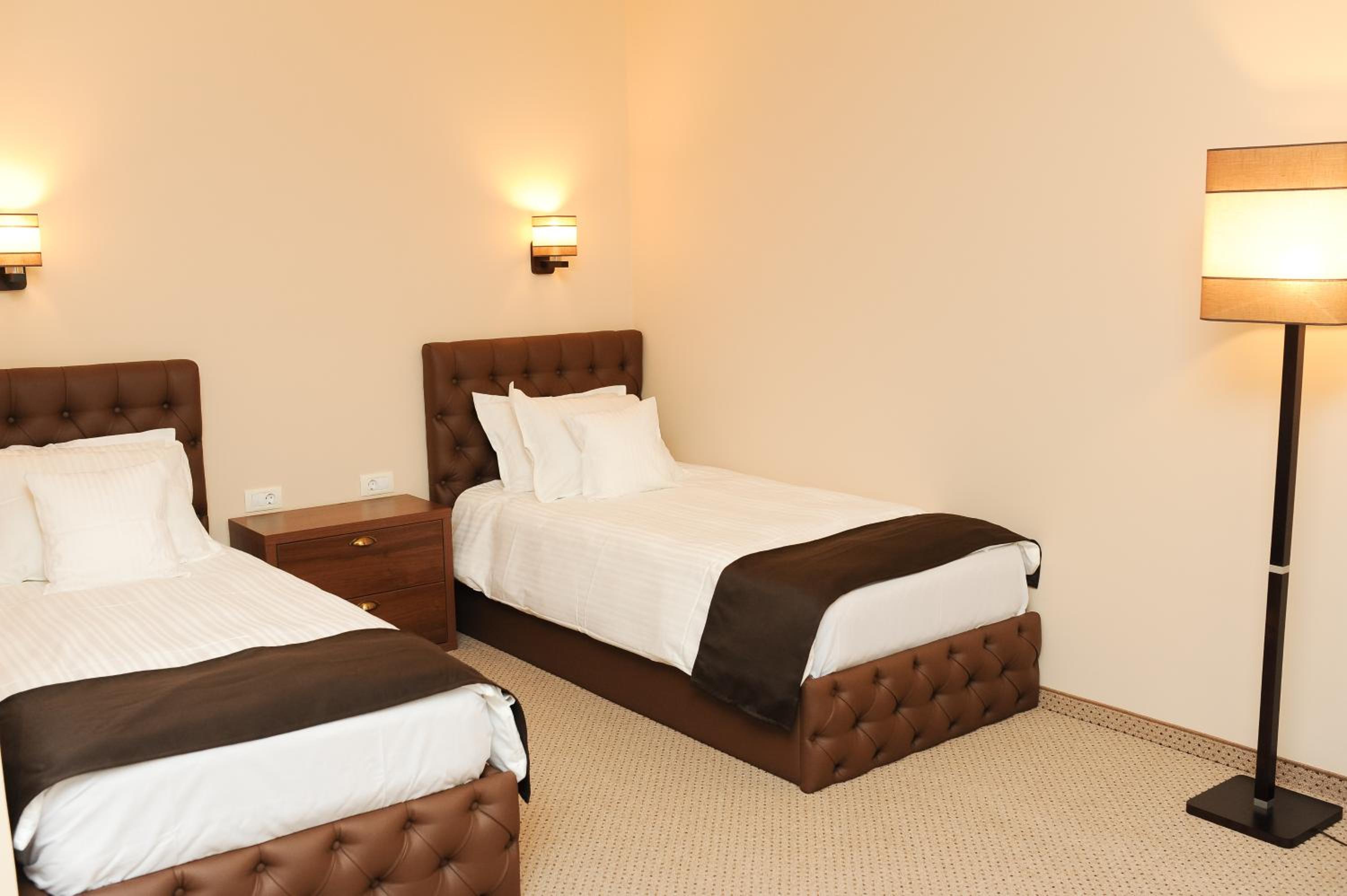 Double Room - Photo 5