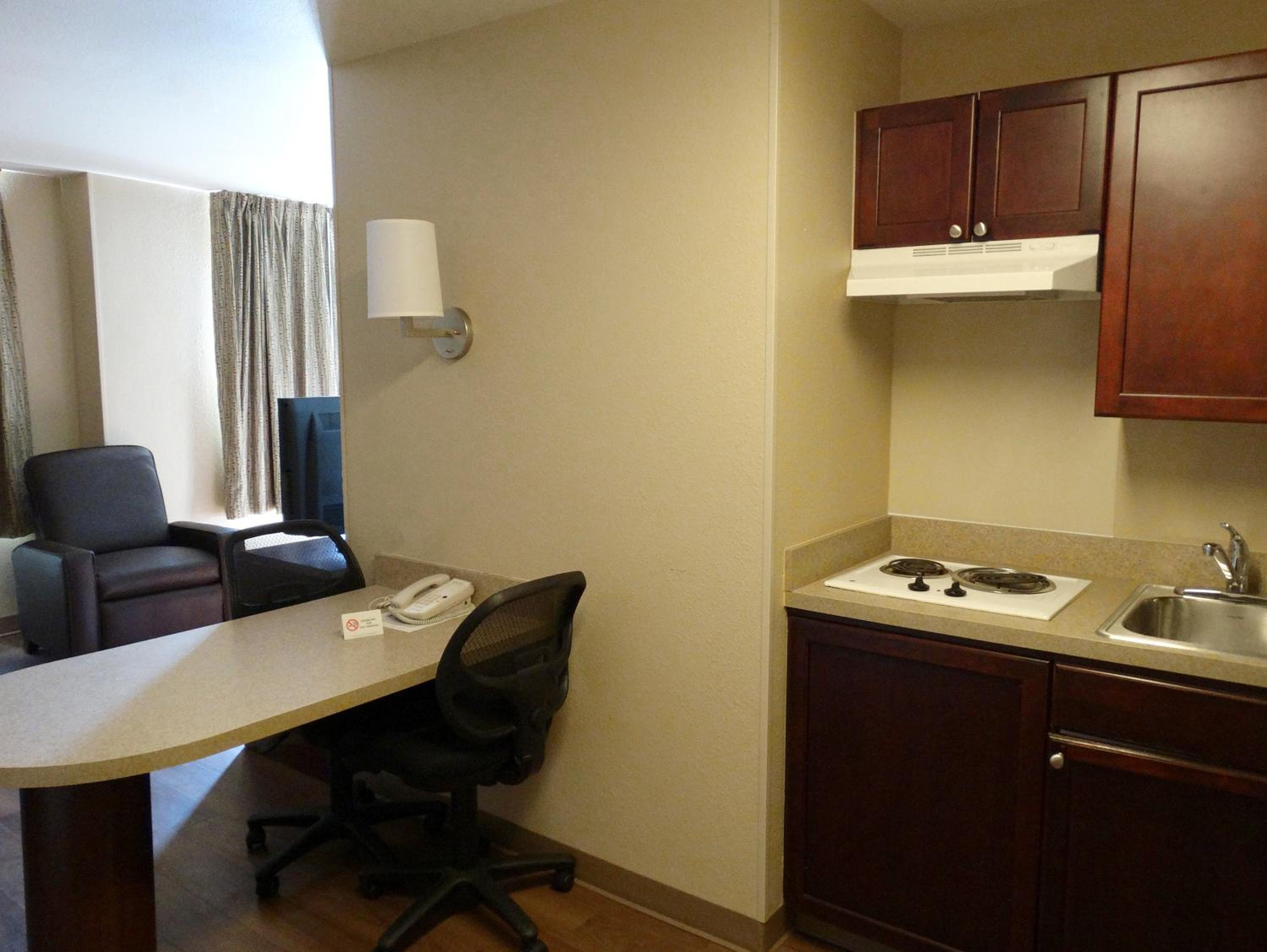 Deluxe Studio - Non-Smoking - Disability Access - Photo 3