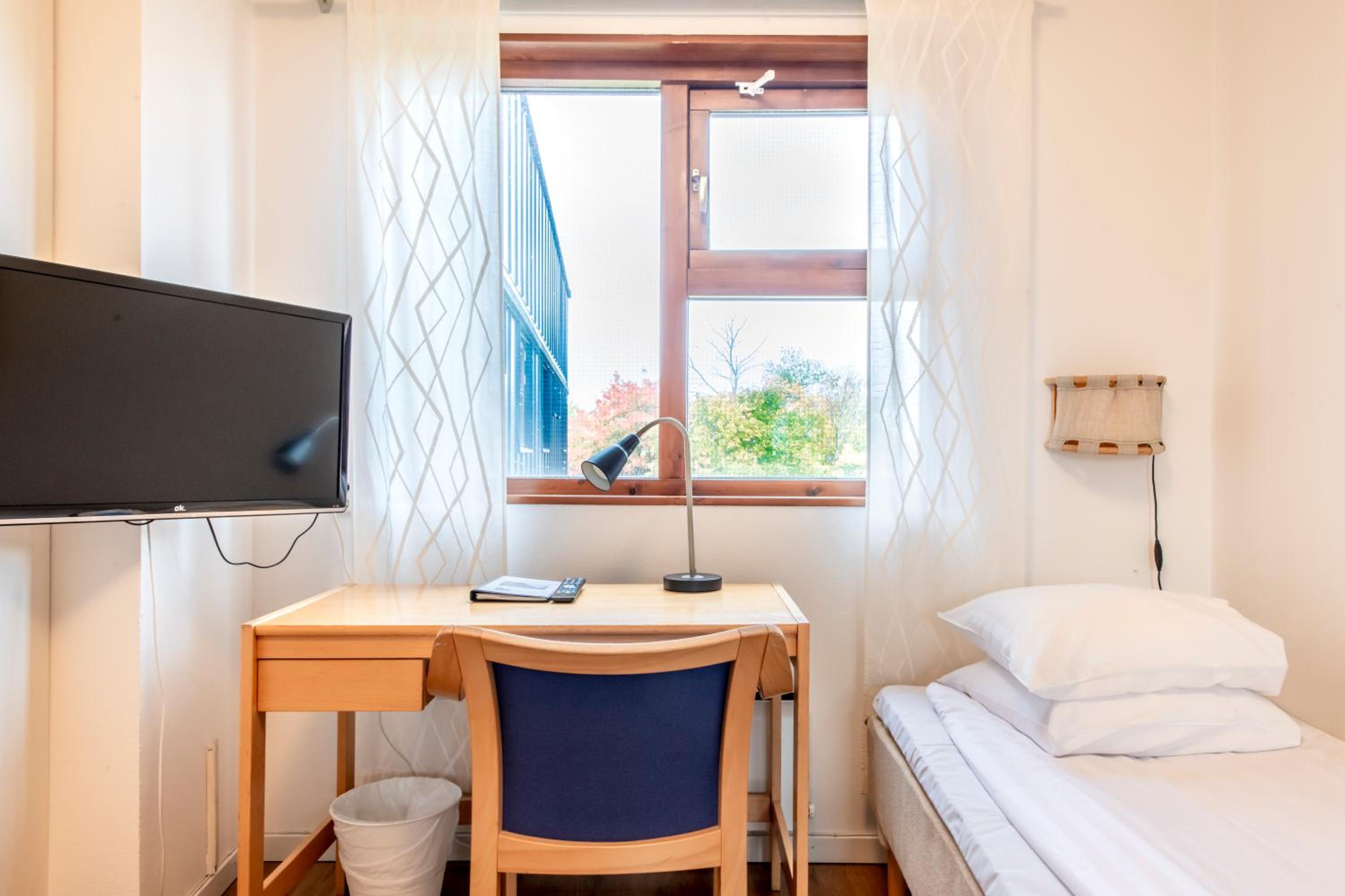 Twin Room - Photo 3