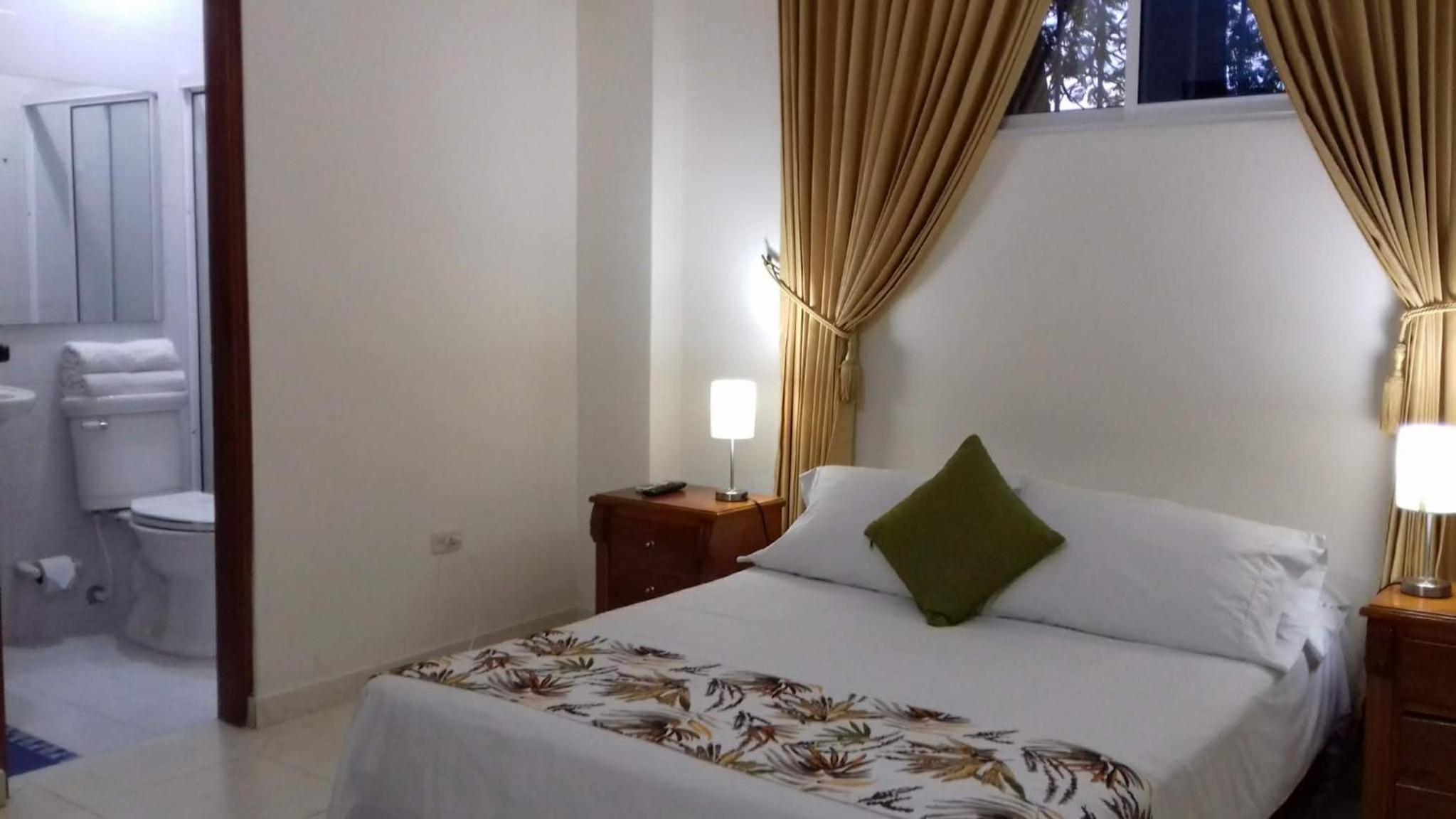 Standard Double Room - Photo 11