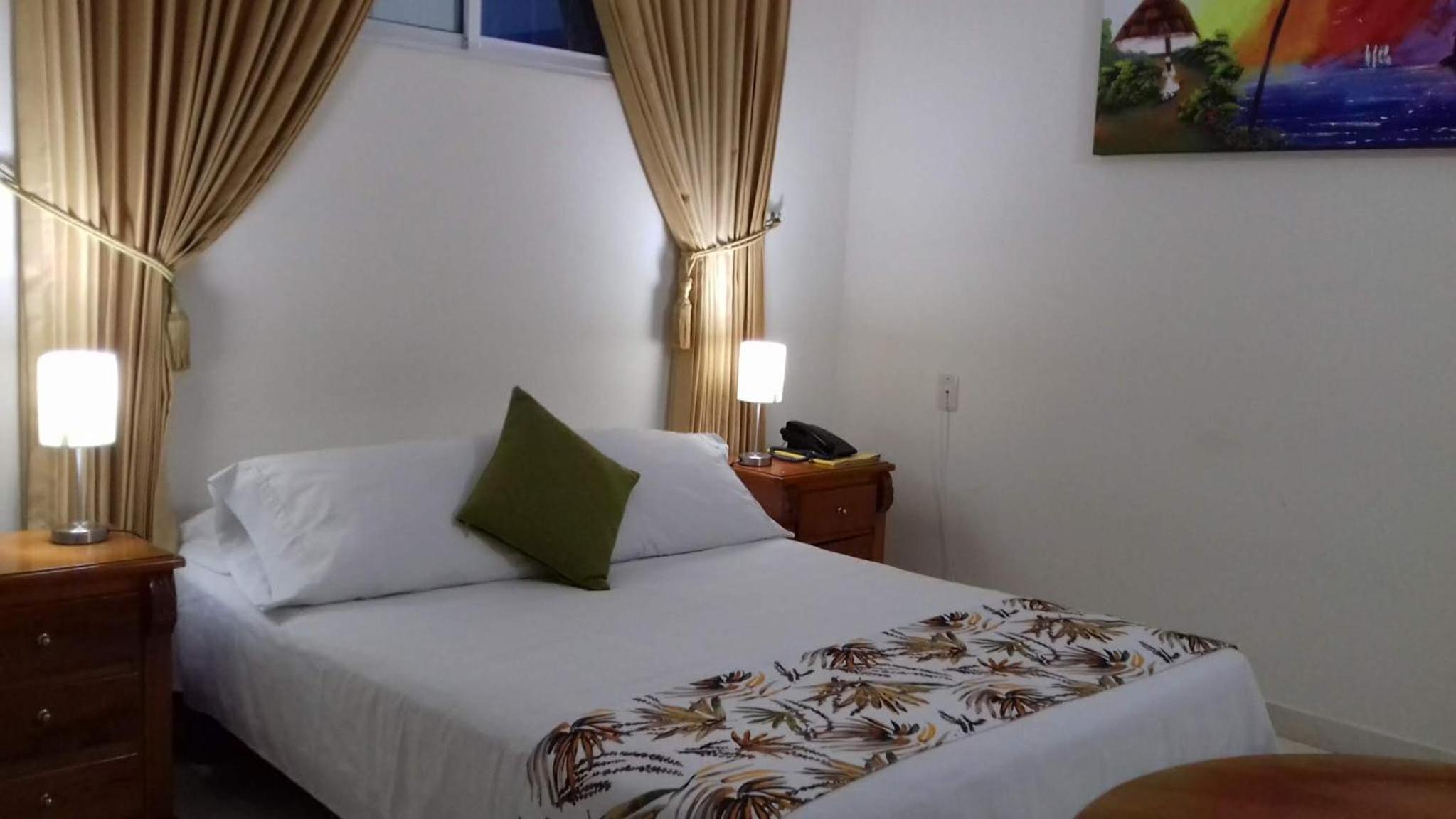 Standard Double Room - Photo 10
