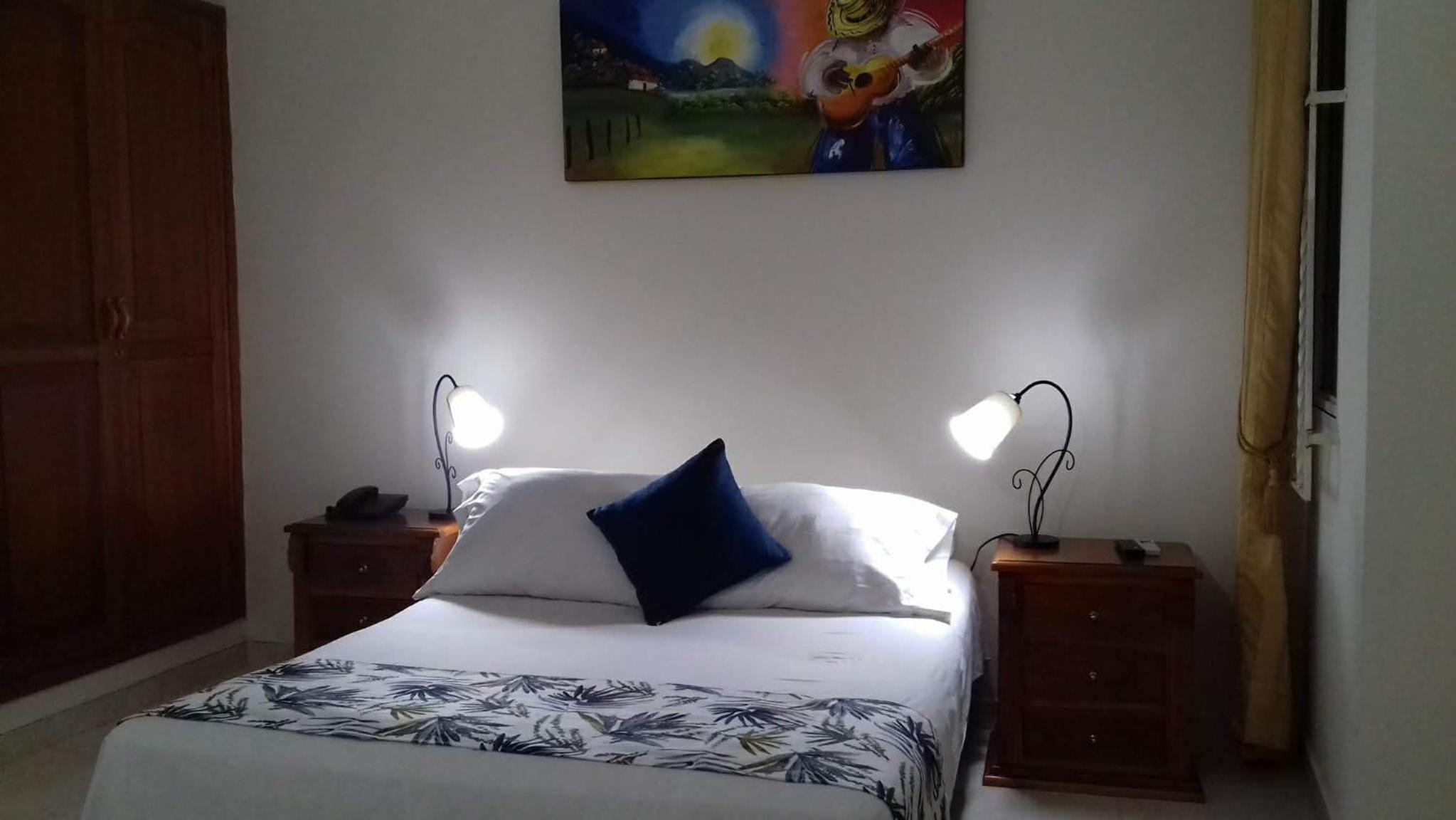Standard Double Room - Photo 9