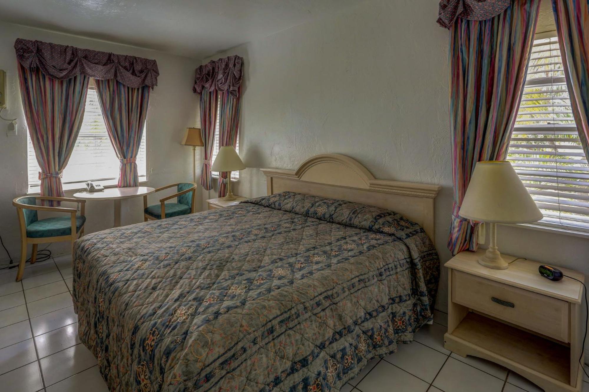 Standard Double Room - Photo 10