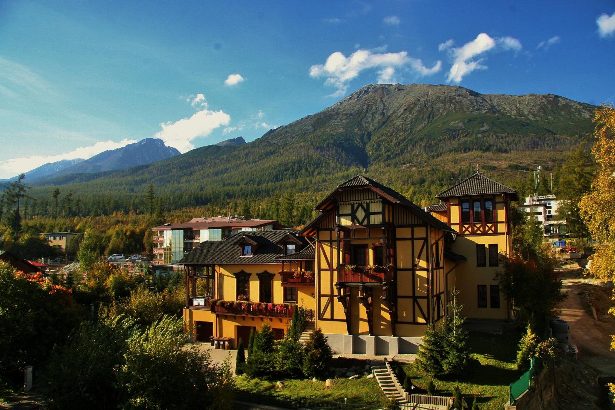 Apartment with Mountain View photo 3