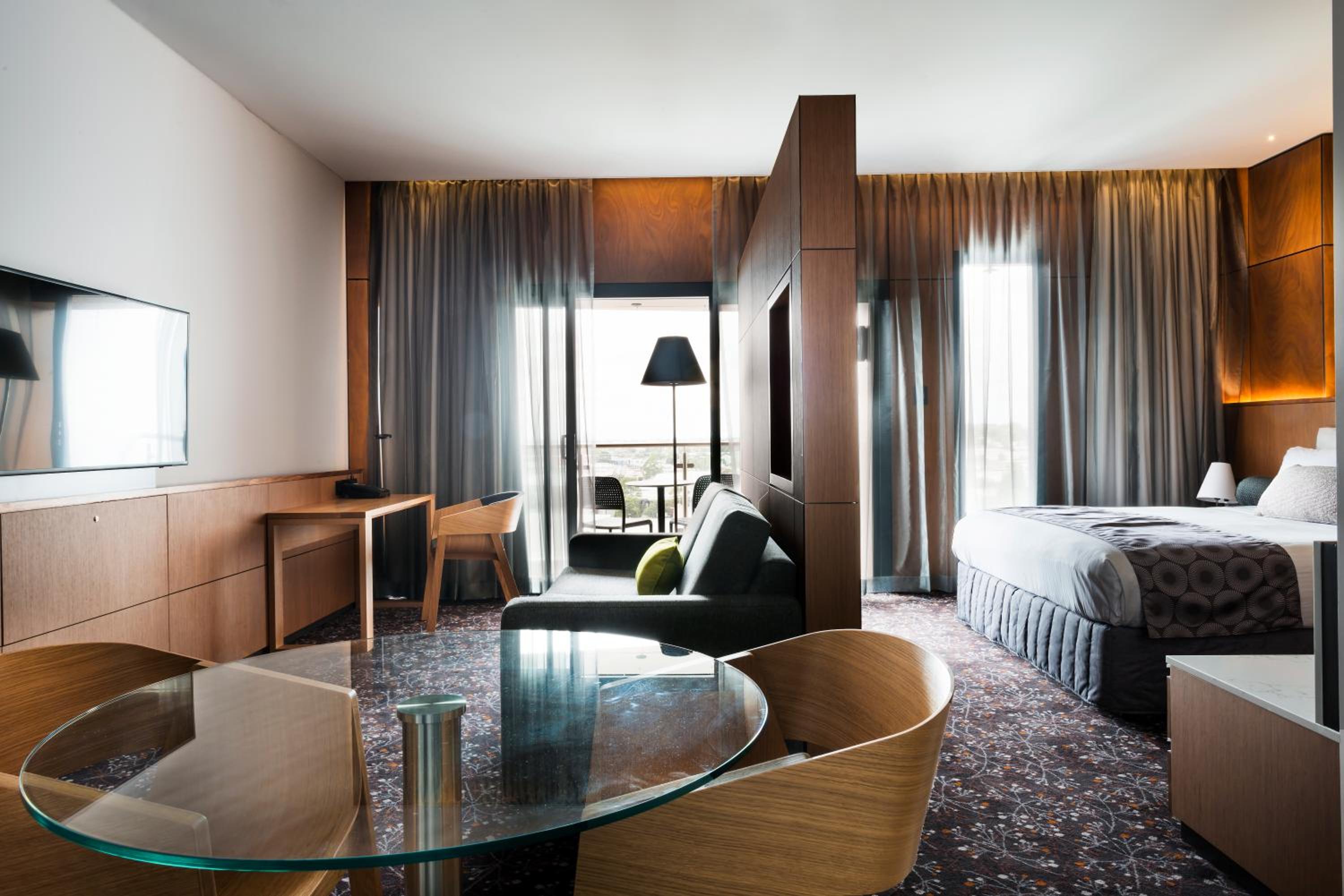 Executive King Suite with Sofa-bed - Photo 7