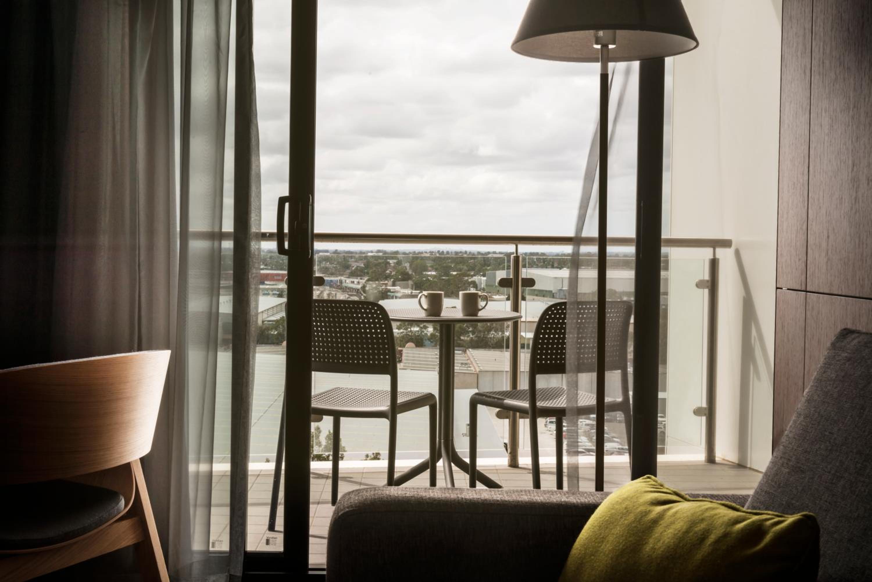 Executive King Suite with Sofa-bed - Photo 6