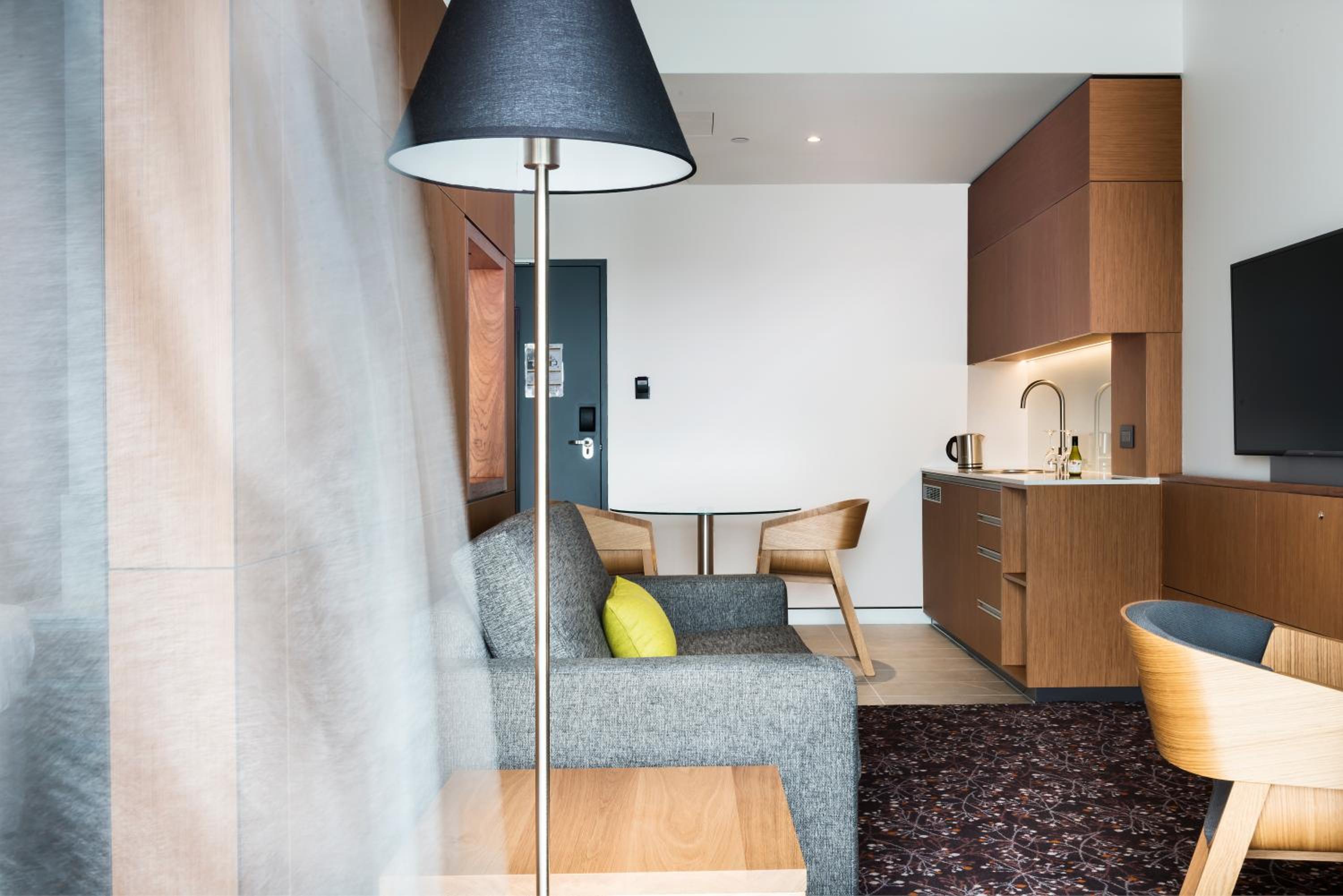 Executive King Suite with Sofa-bed - Photo 2