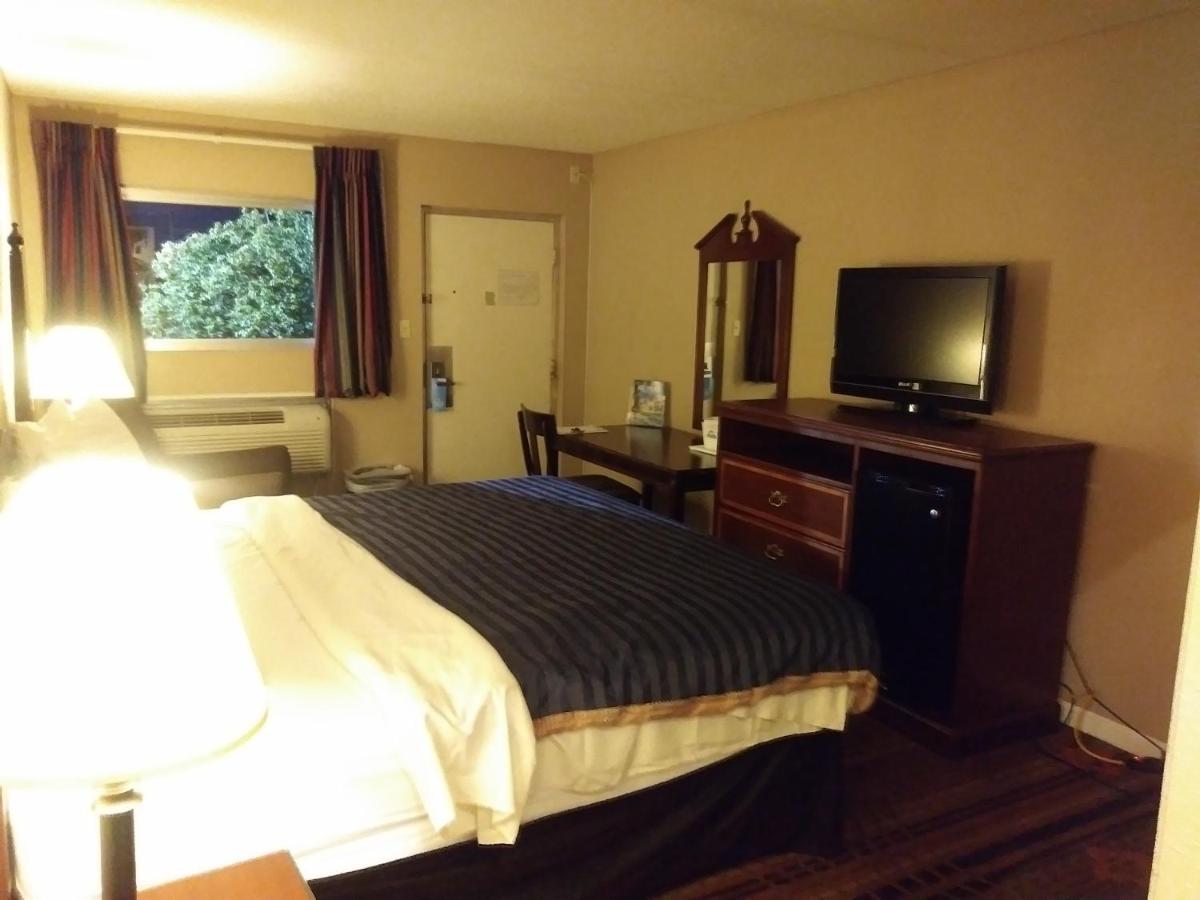 King Room - Disability Access photo 2