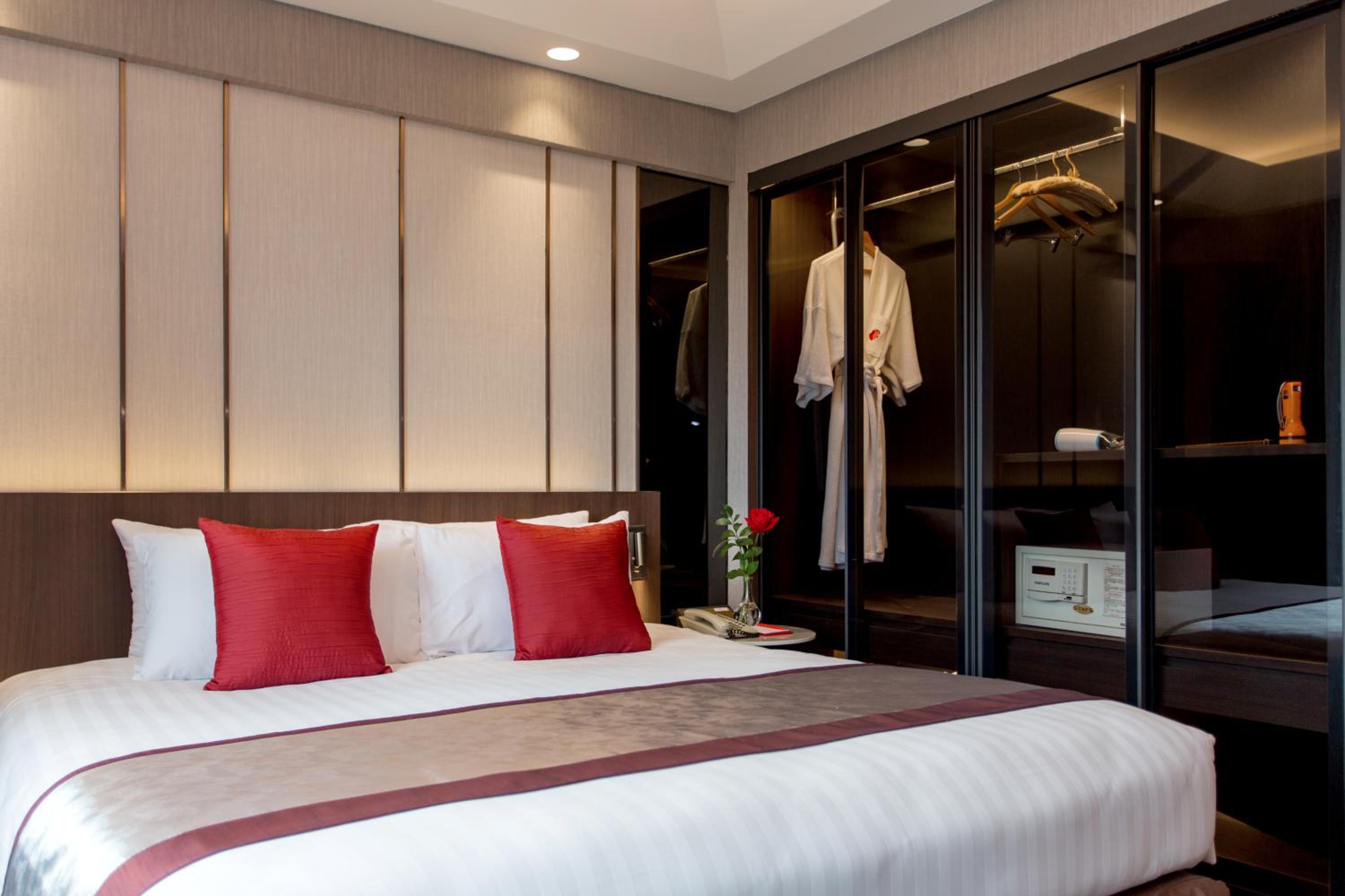 Premier King Suite with River View
