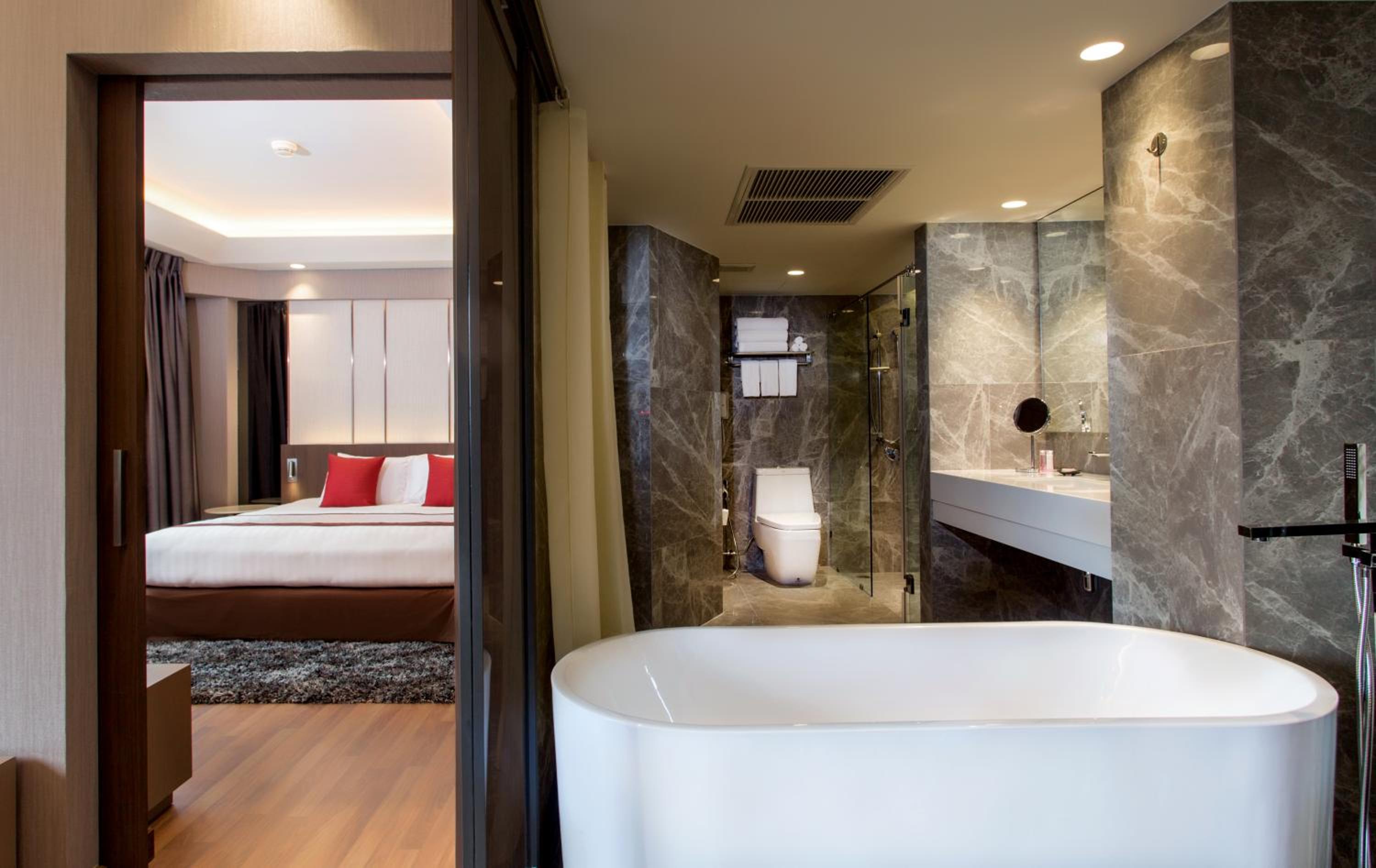 Premier King Suite with River View