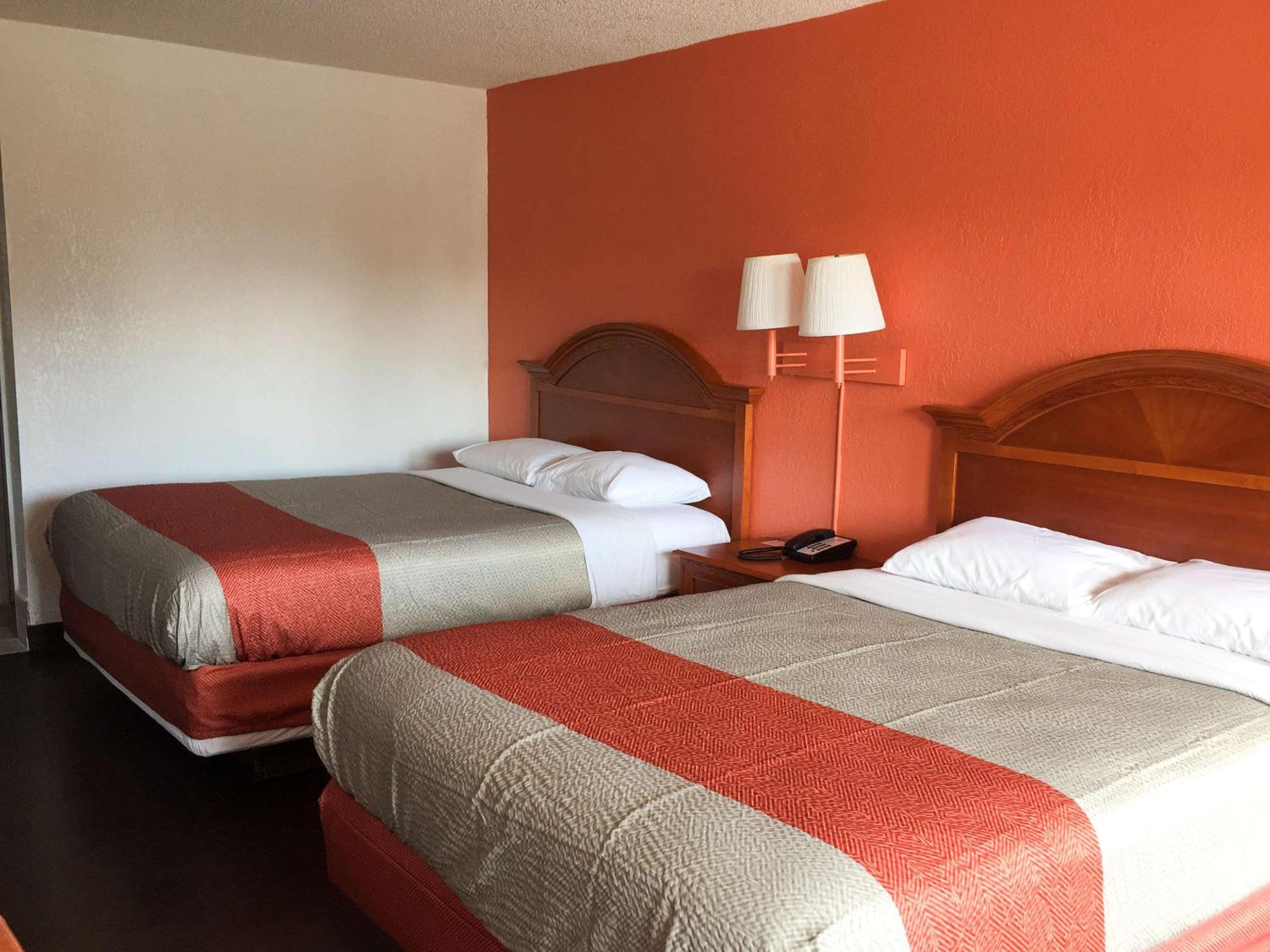 Deluxe Queen Room with Two Queen Beds - Non-Smoking - Photo 1