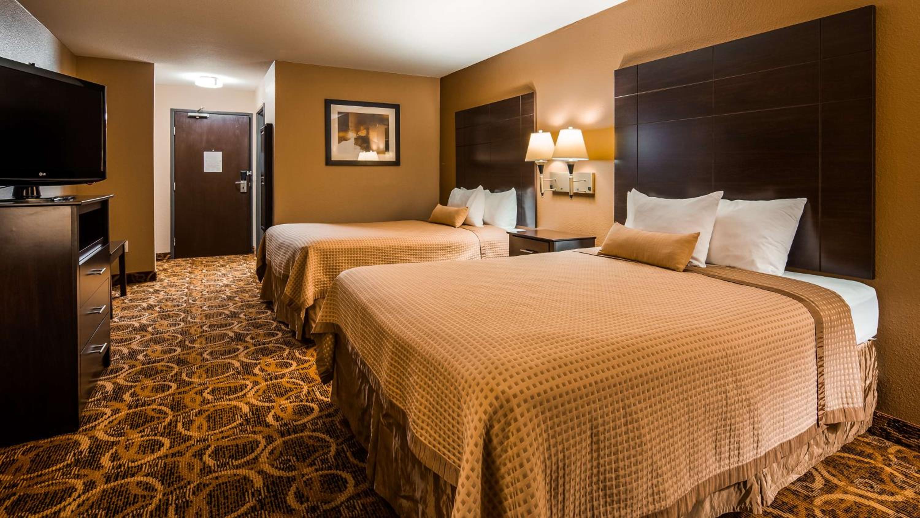 Queen Room with Two Queen Beds - Non-Smoking - Photo 1